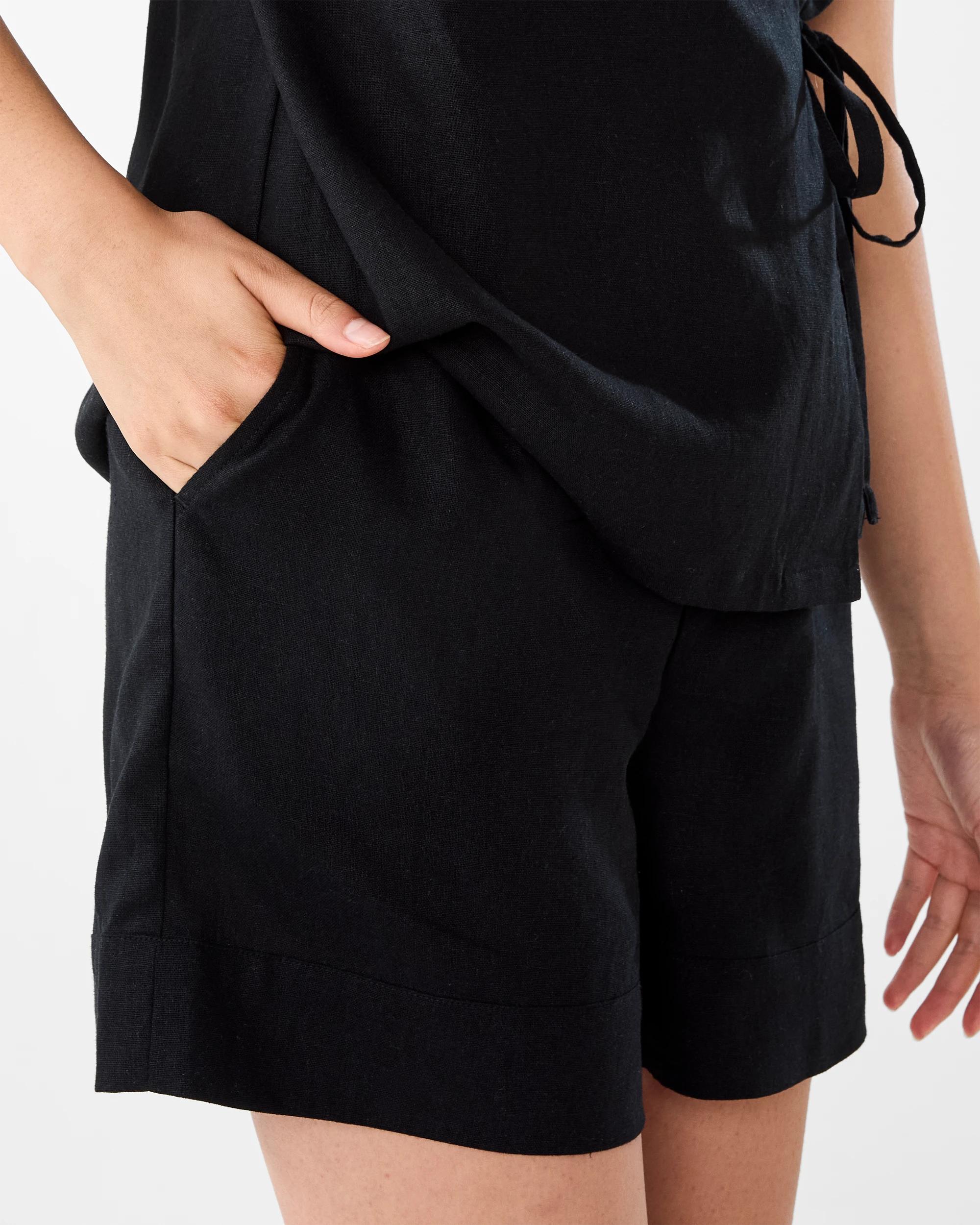 2 Linen Blend Tailored Shorts Black, 2 of 6