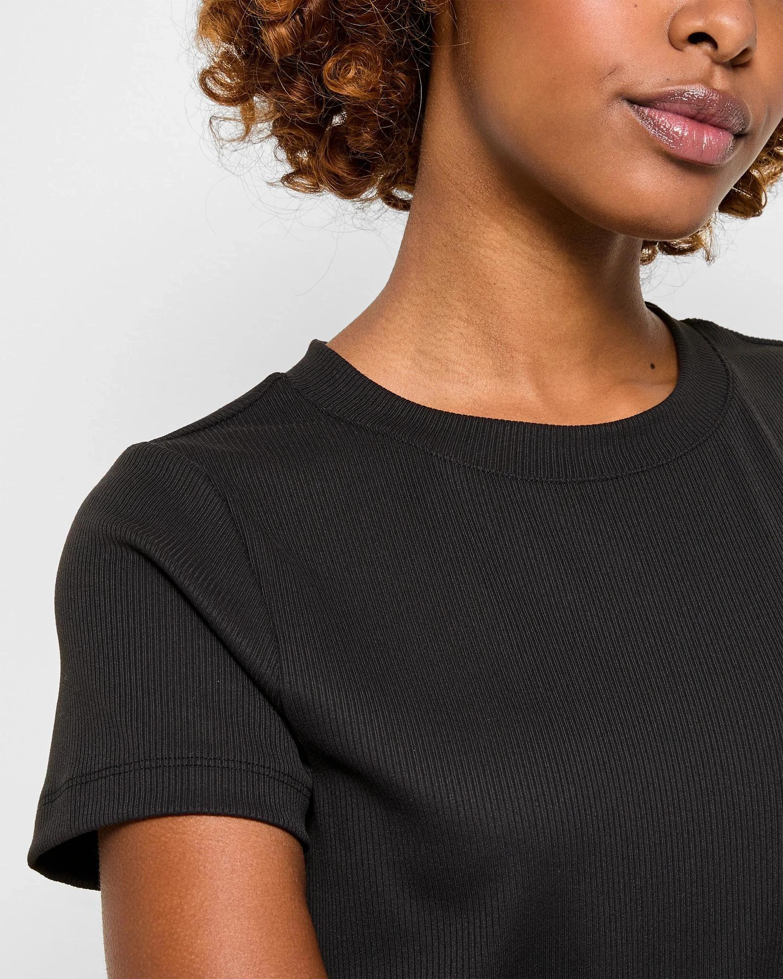 4 Target Petites Crew Neck Ribbed T-Shirt BLACK, 4 of 5