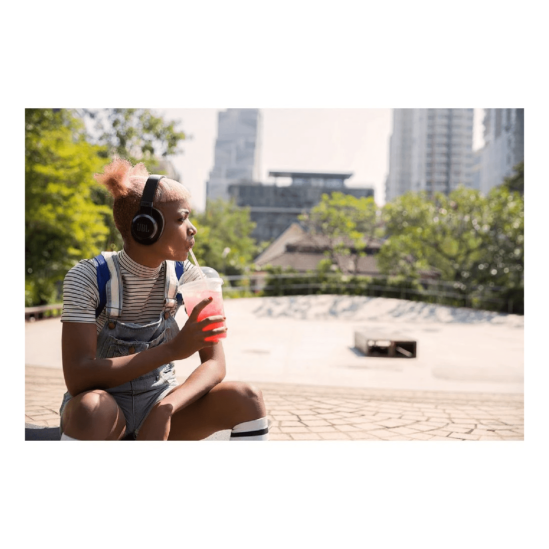 9 JBL Live 770 Wireless On-Ear Headphones Black, 9 of 10