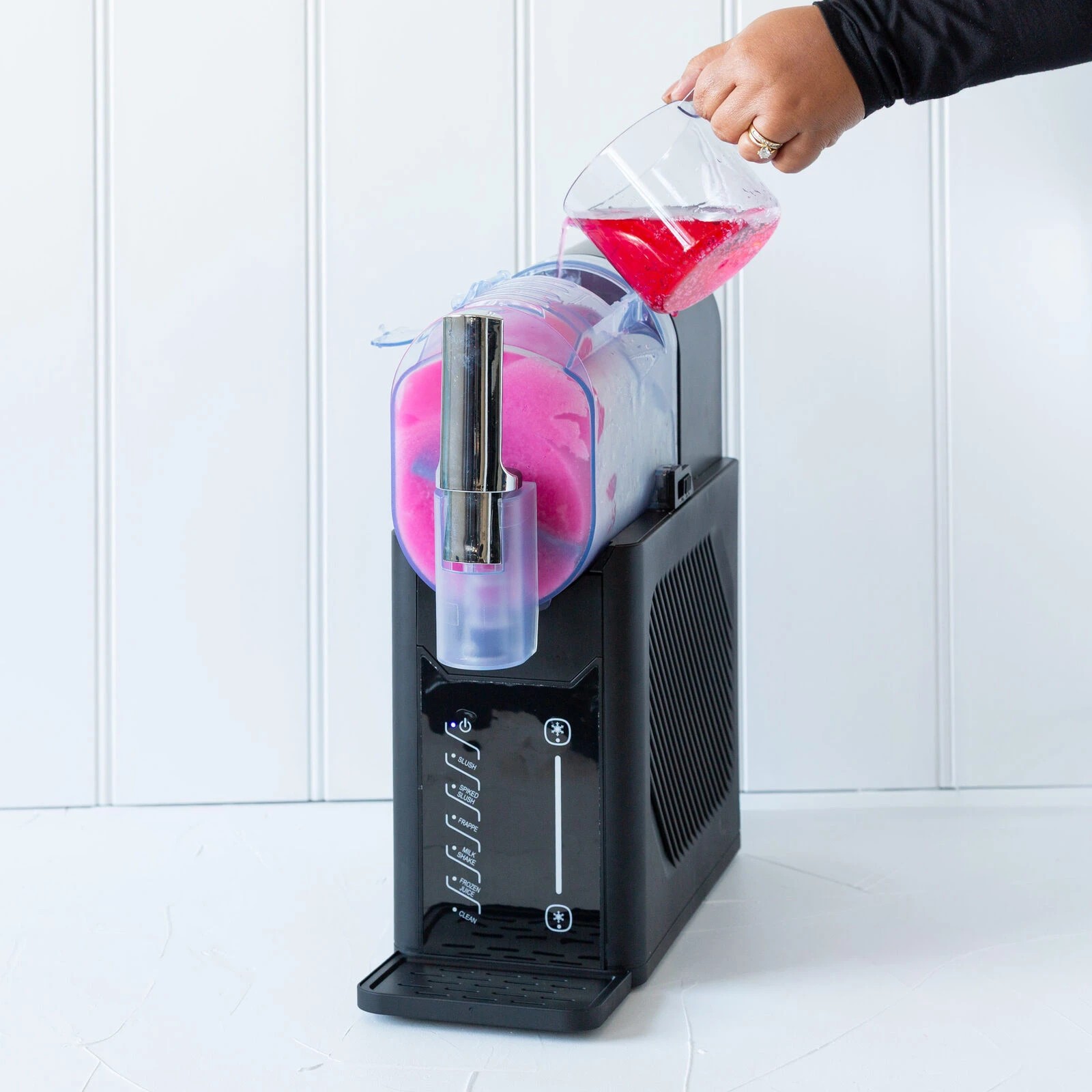 4 Healthy Choice 200W Slushie Maker, 2L Capacity, One Touch Control with 5 Preset Programs, 4 of 10