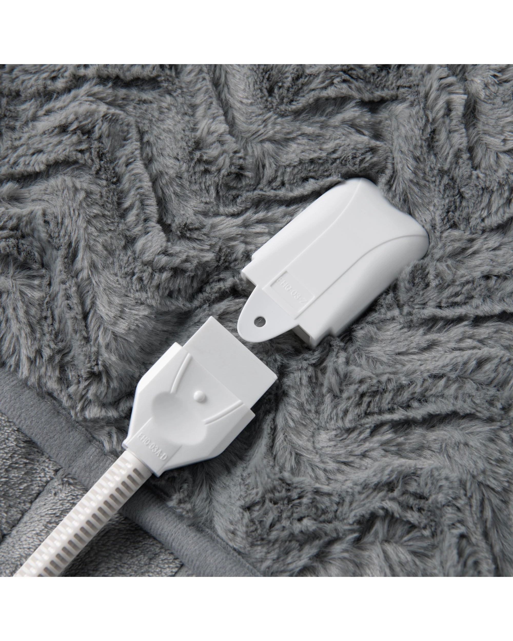 5 Dreamaker Felix 500gsm Faux Fur Heated Throw 130x160cm - Silver, 5 of 7