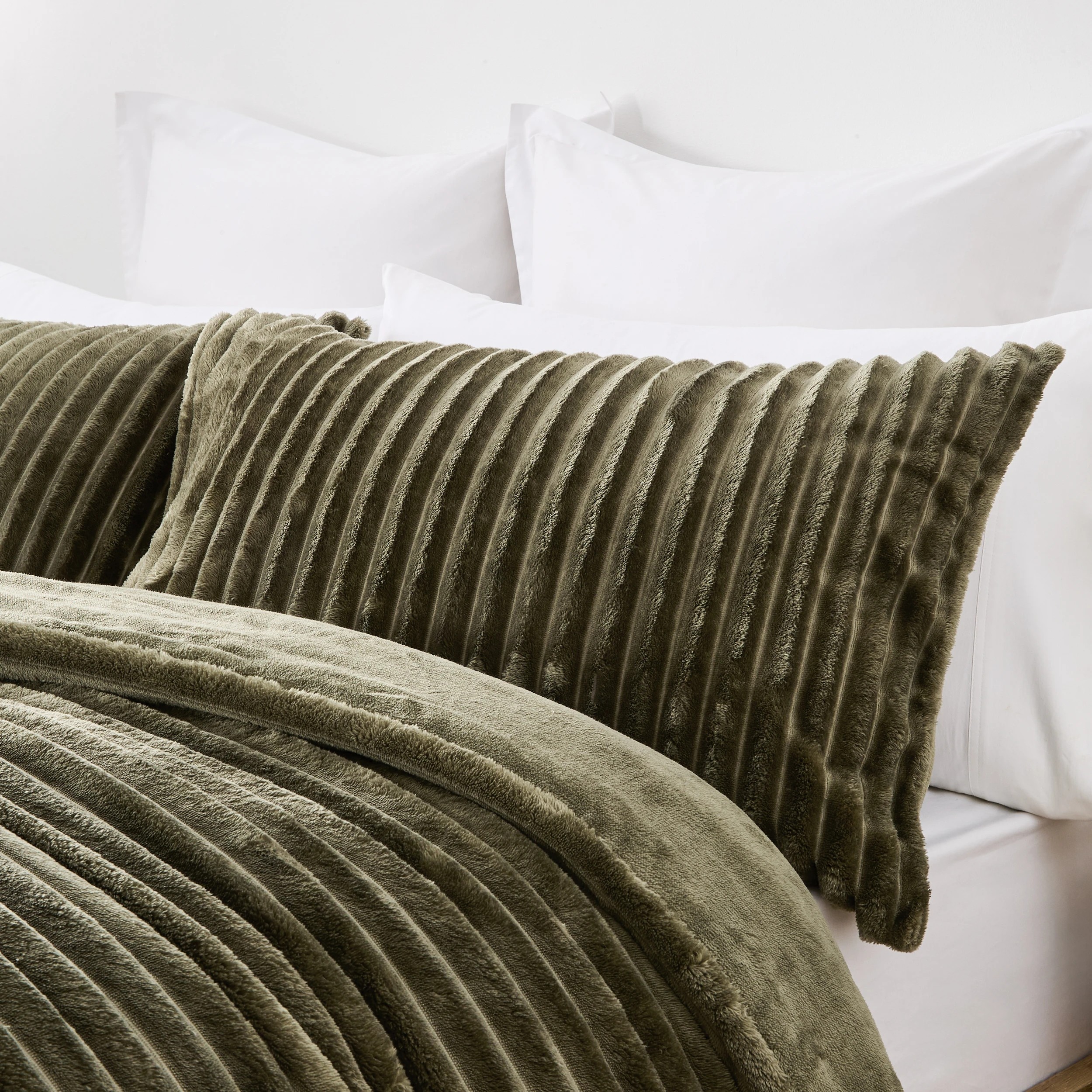 3 Ribbed Faux Fur Comforter Set - Queen Bed, Green, 3 of 7