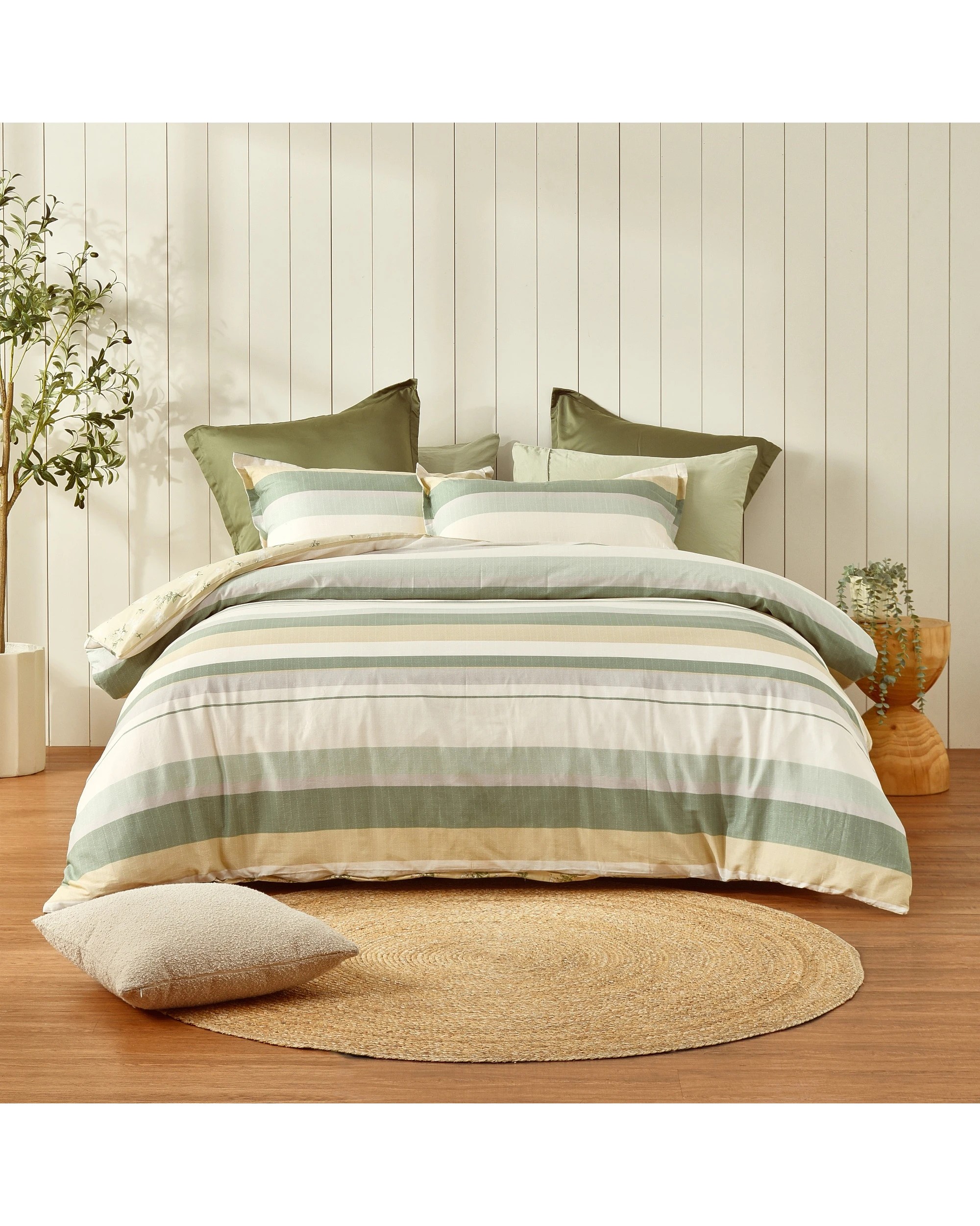 6 Dreamaker Otto 100% Cotton Reversible Quilt Cover Set - Queen Bed - Green, 6 of 8