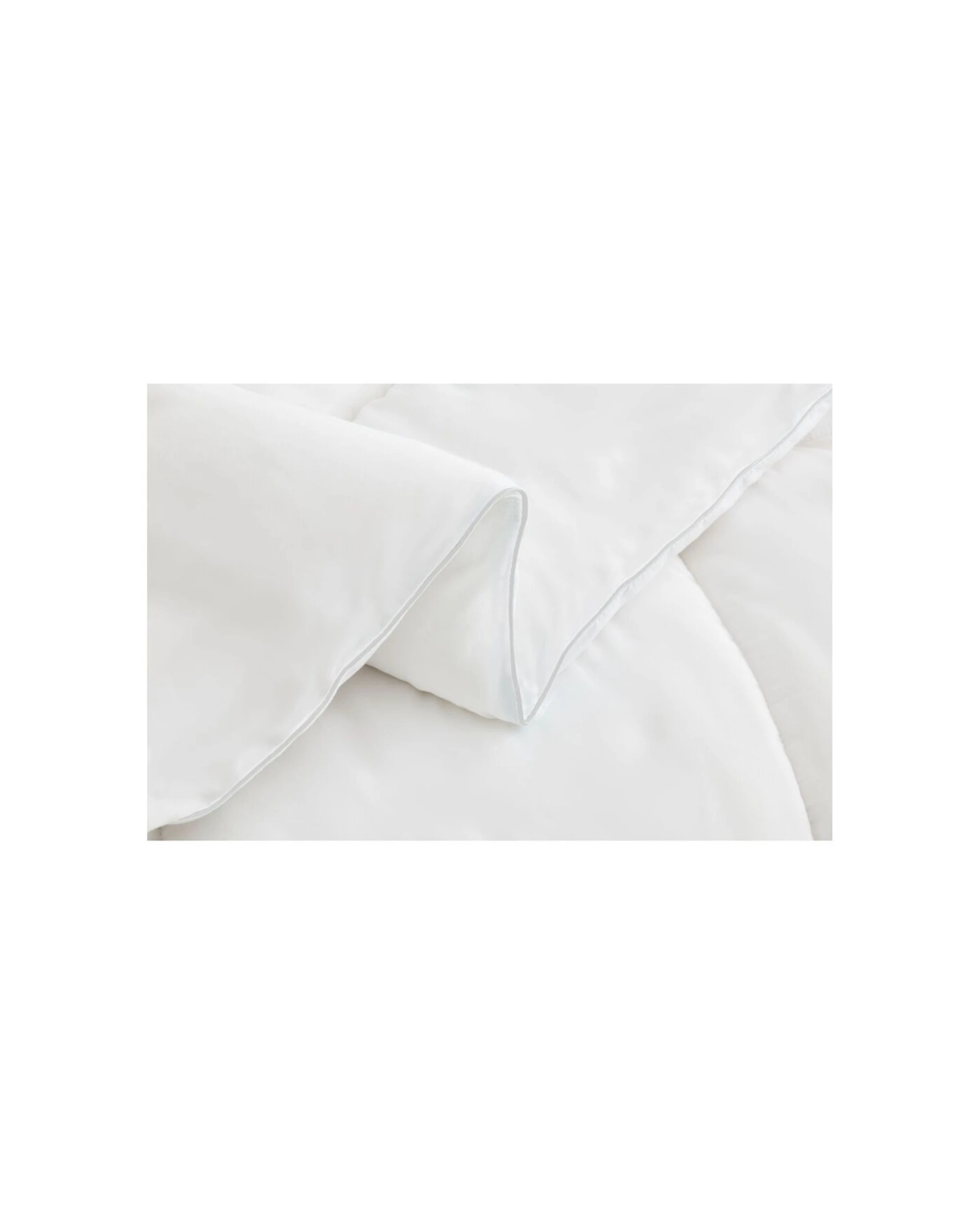 6 Grosvenor House 350GSM Premium Quality Lightweight Quilt Duvet - Double Bed - White, 6 of 7