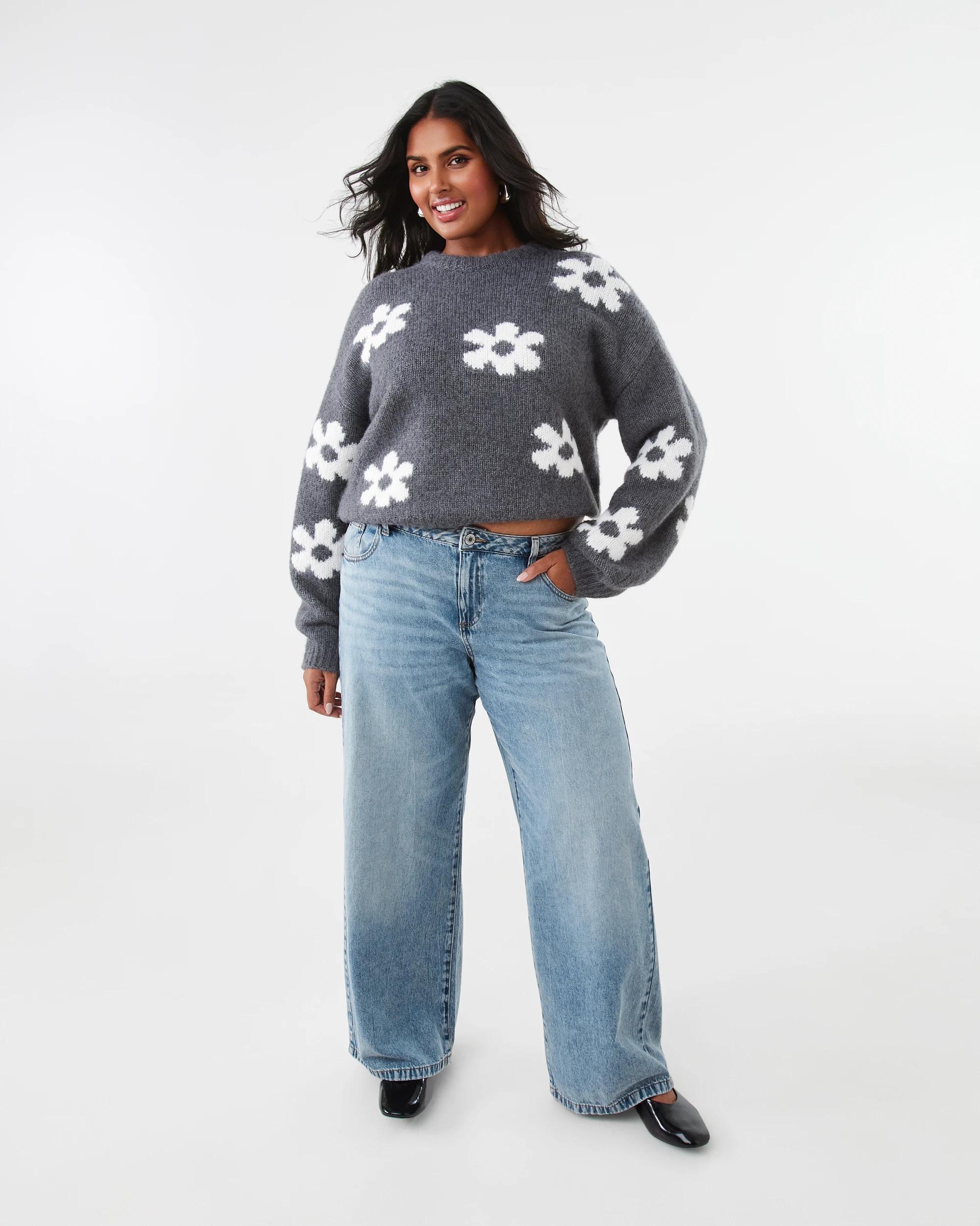 4 Low Rise Wide Leg Jeans Light Wash, 4 of 9