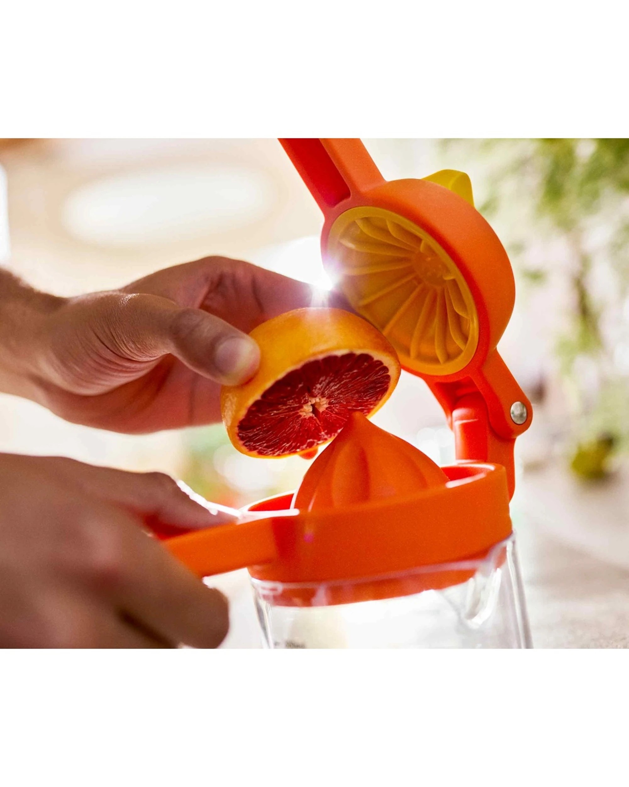 3 Joseph Joseph JuiceMax Plus Citrus Juicer Kitchen Tool Dual-Action 300ml - Orange, 3 of 4