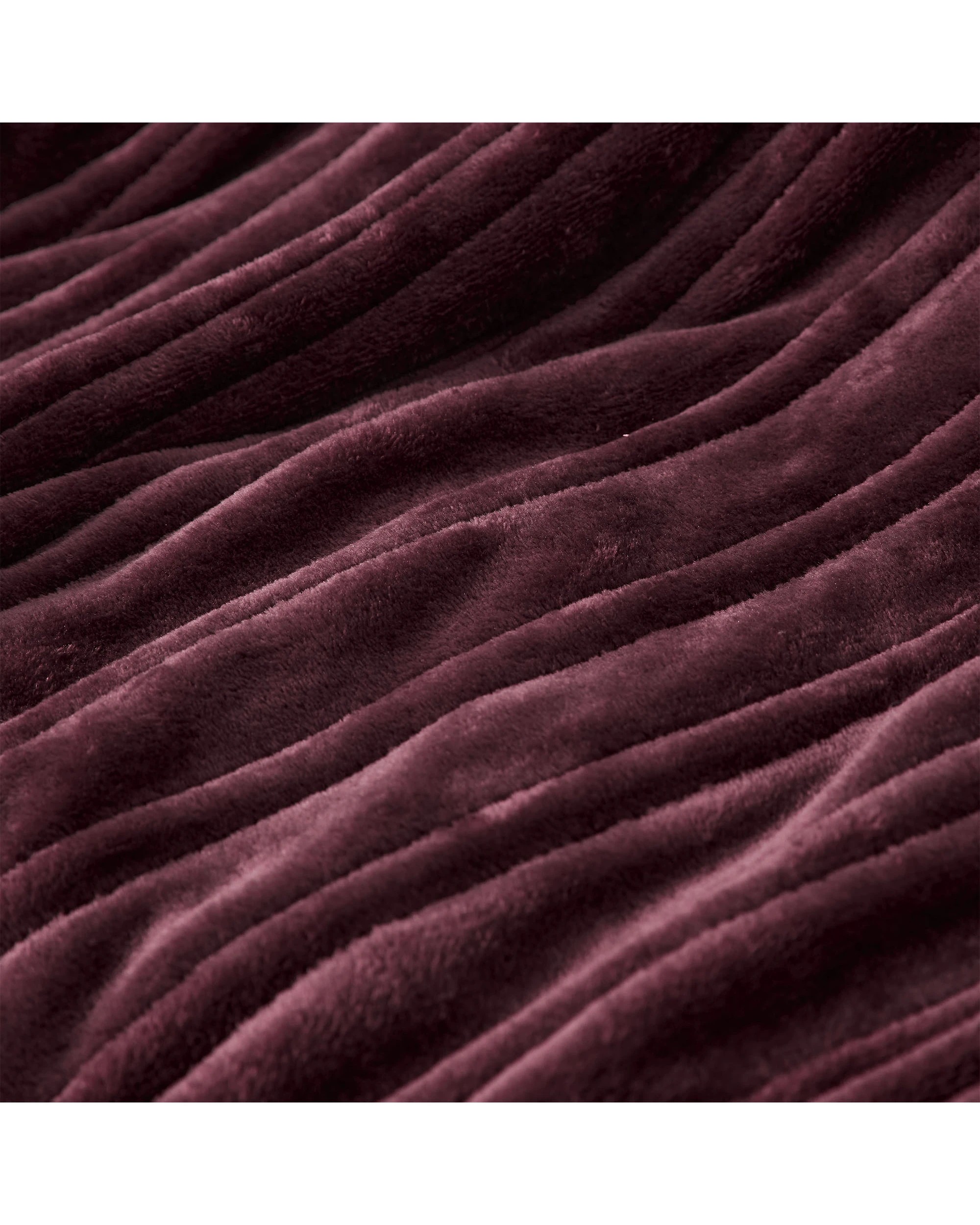 5 Dreamaker Basketweave Faux Fur Heated Throw 130x160cm - Cherry, 5 of 10