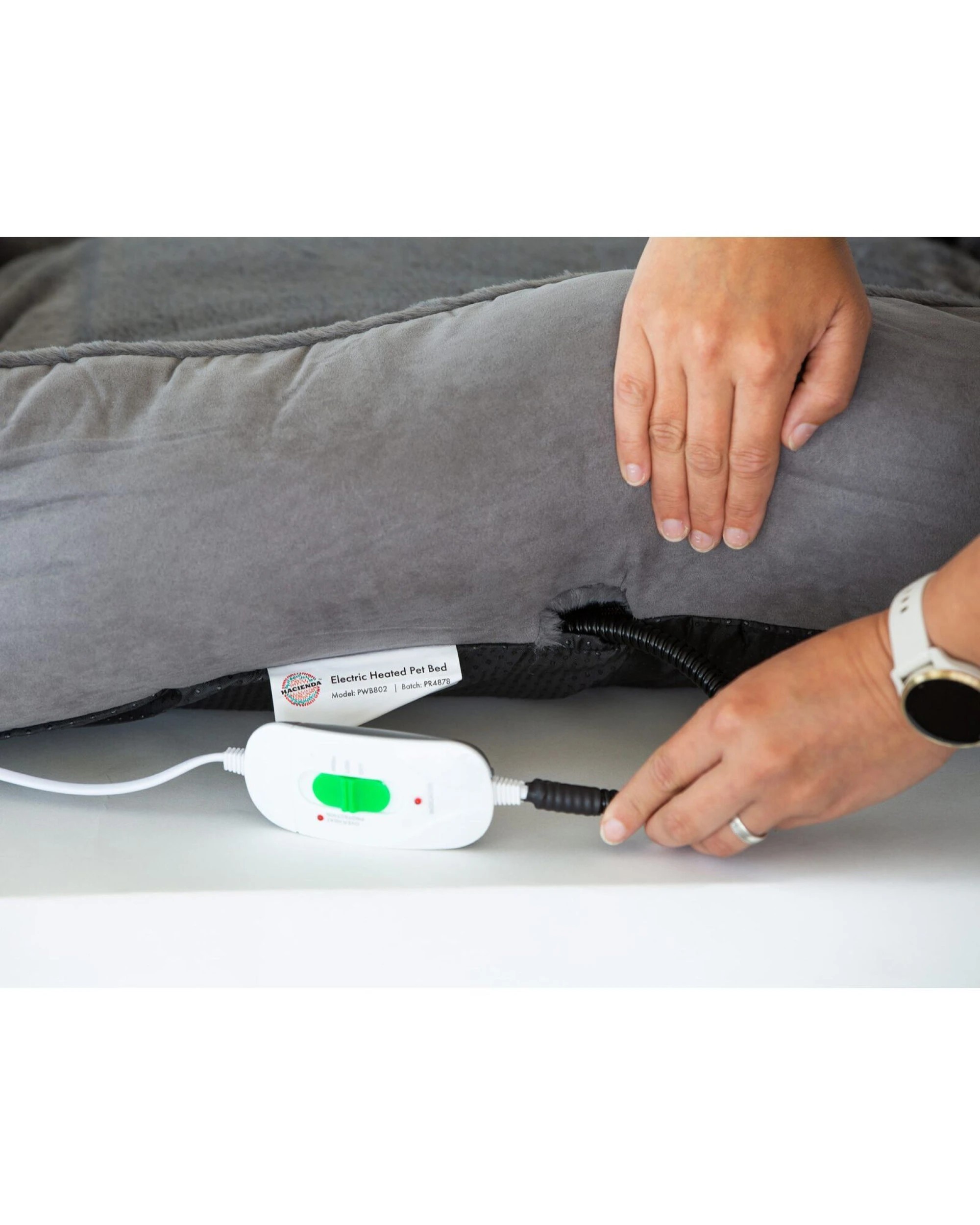 5 Hacienda Easy to Clean Electric Heated Rabbit Faux Fur Covering Pet Bed - Medium, 5 of 9