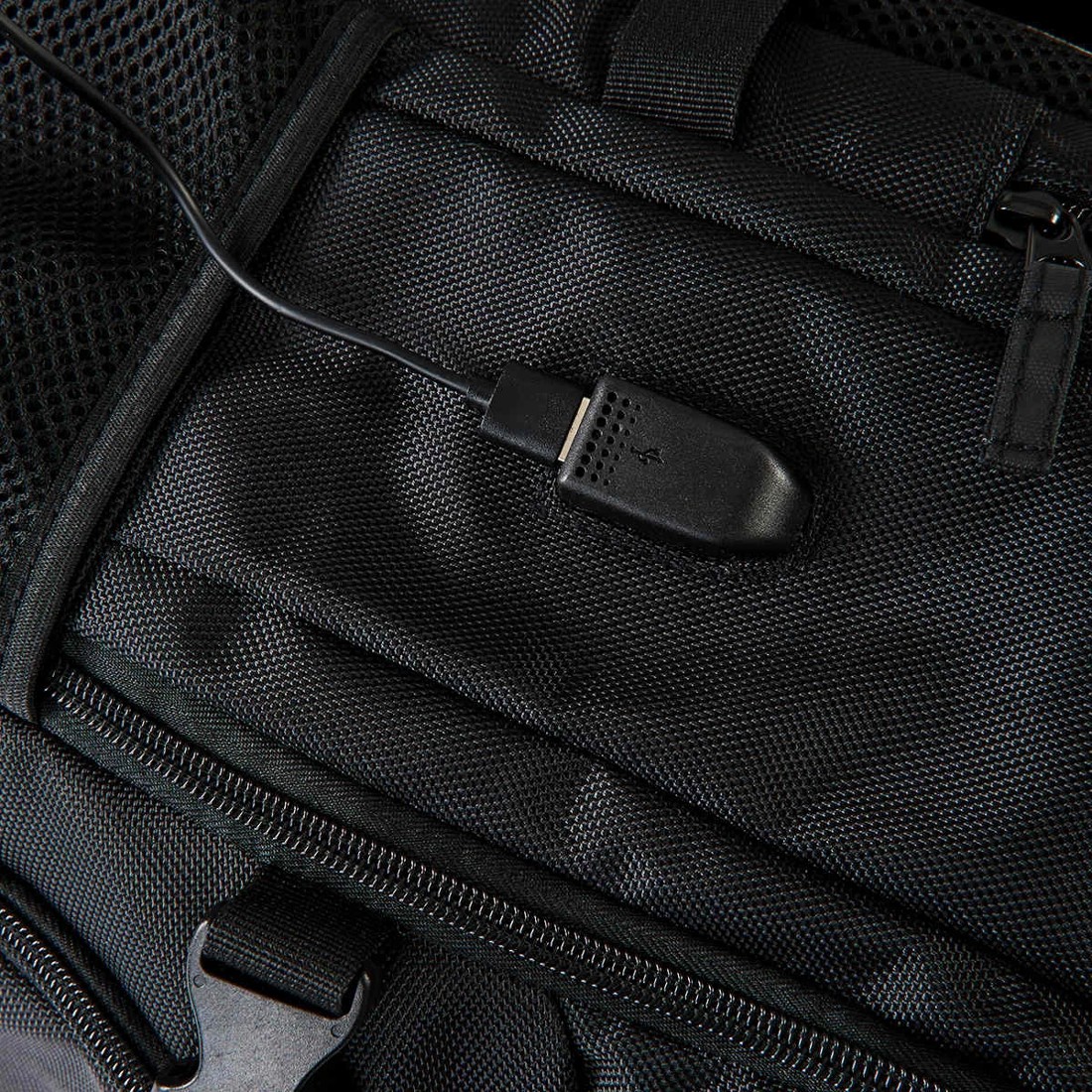 10 20L Commuter Backpack - Black, 10 of 10