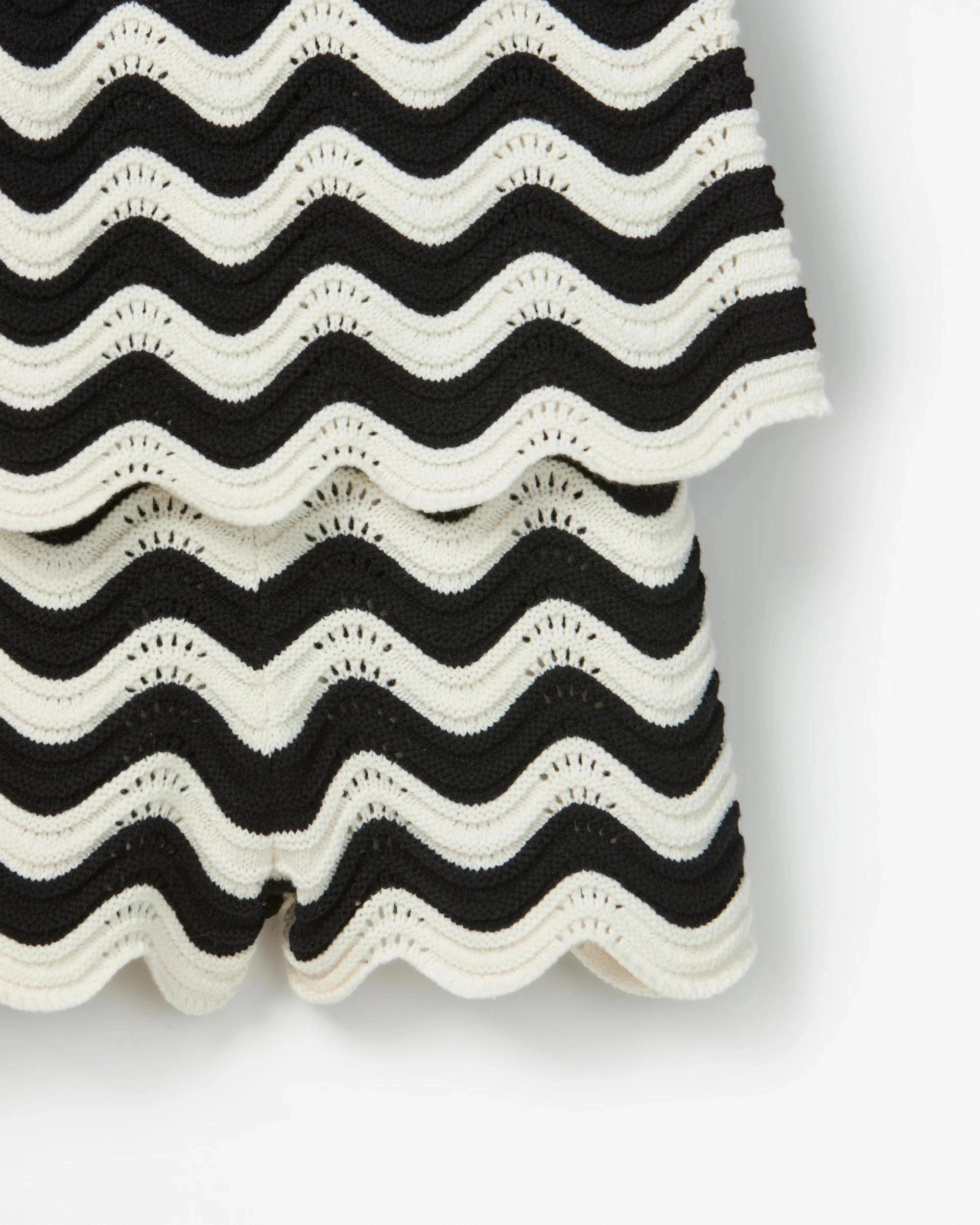 3 Target Kids Crochet Tank and Short 2 Piece Set BLACK AND WHITE, 3 of 3