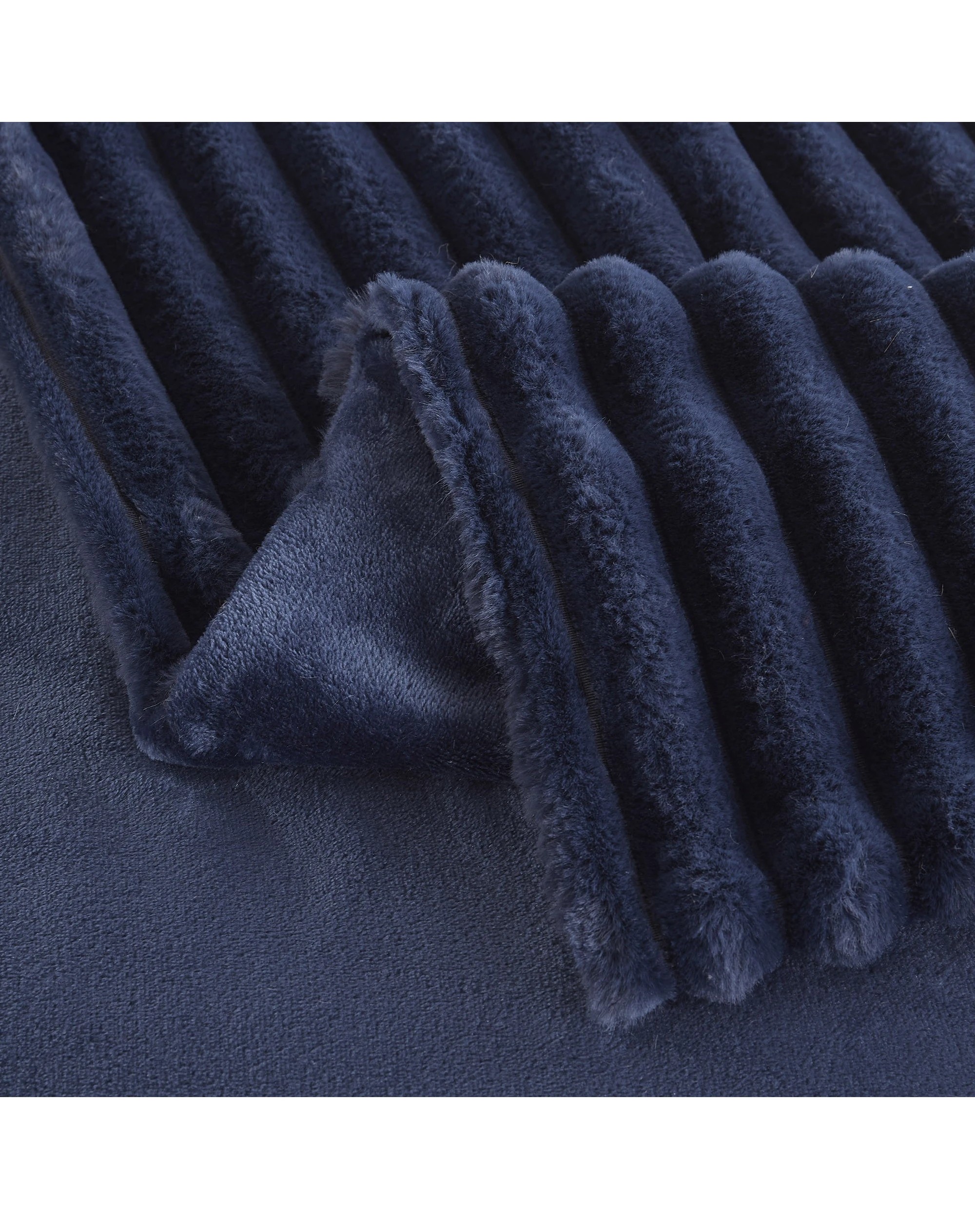 3 Dreamaker Chunky Embossed Fleece Throw 180x200cm - Midnight Blue, 3 of 5