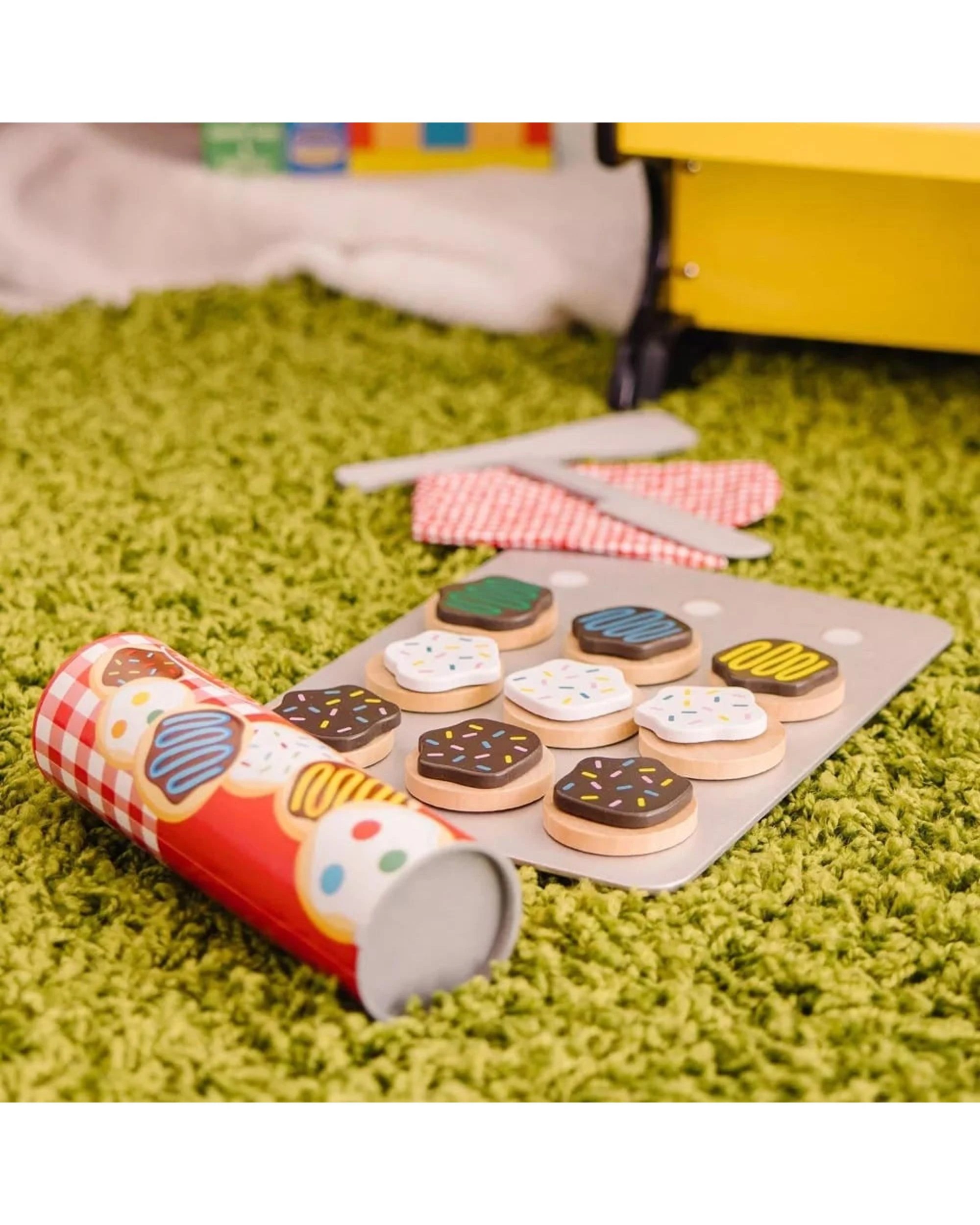 4 Melissa and Doug Slice and Bake Cookie Playset, 4 of 9