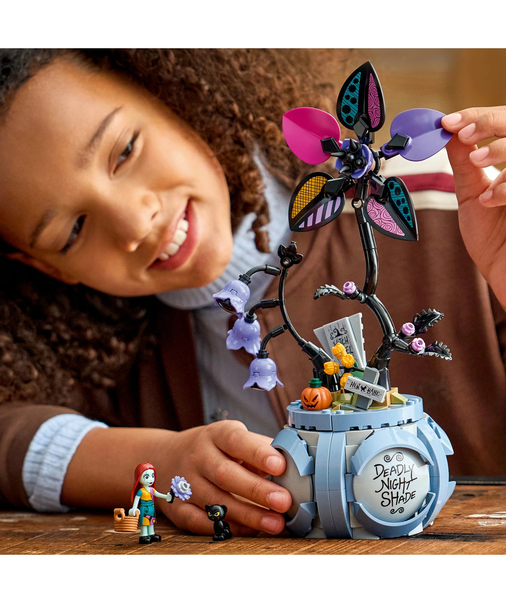 9 LEGO Disney Classic Sally's Flowerpot 43288, 9 of 10