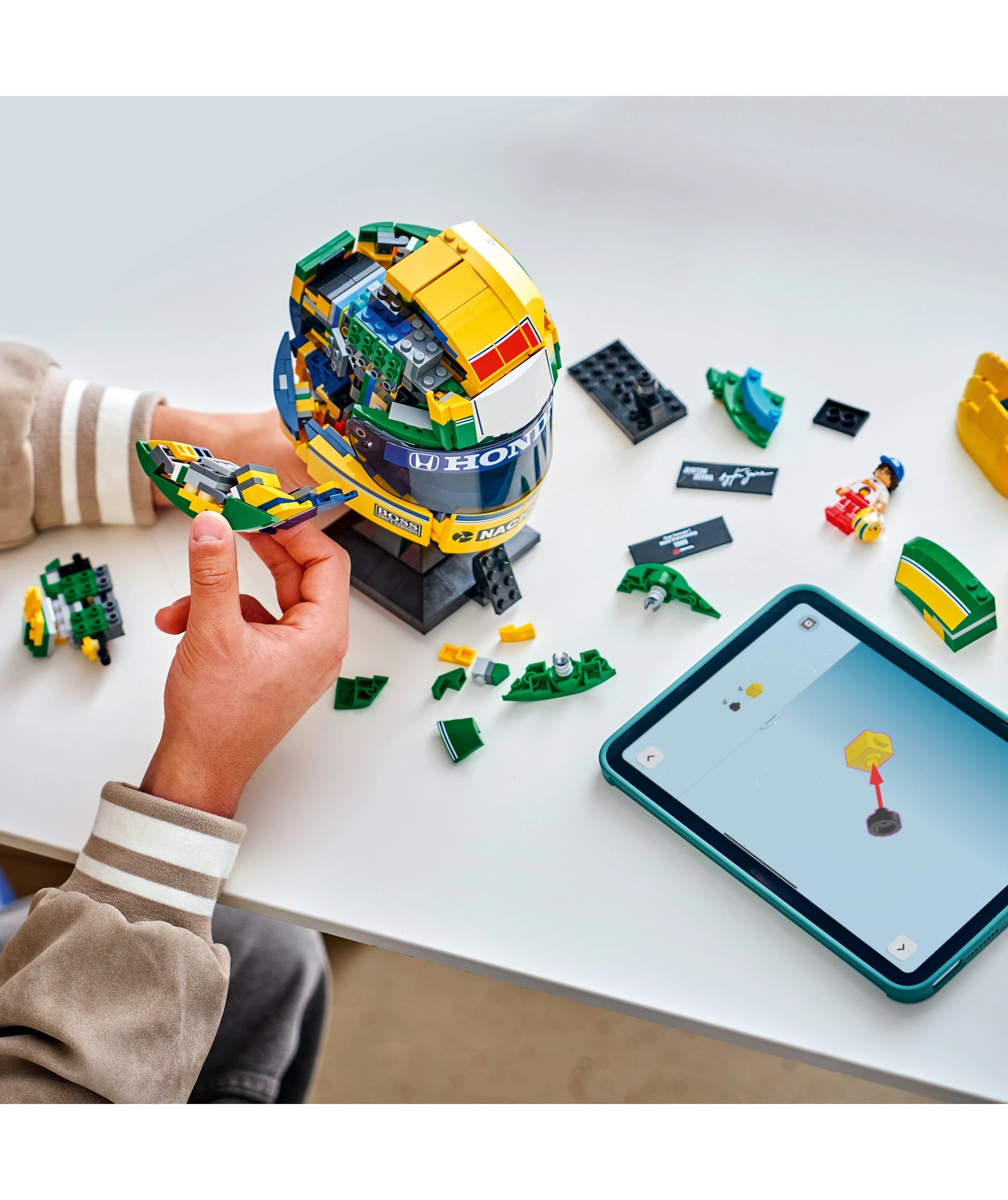 8 LEGO Editions Formula 1 Ayrton Senna Helmet 43024, 8 of 10