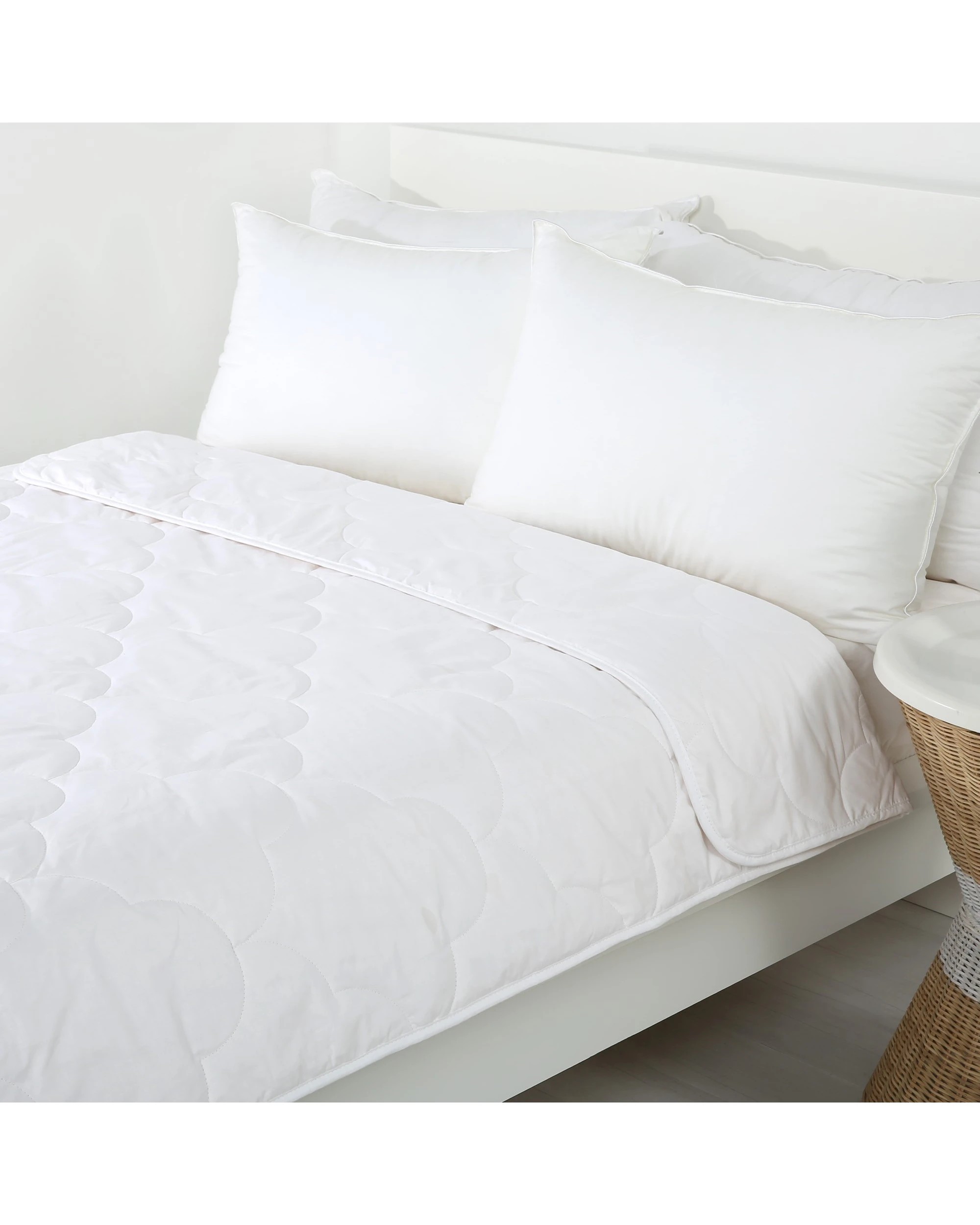 3 Dreamaker Washable All Season 100% Cotton Quilt - Single Bed - White, 3 of 4