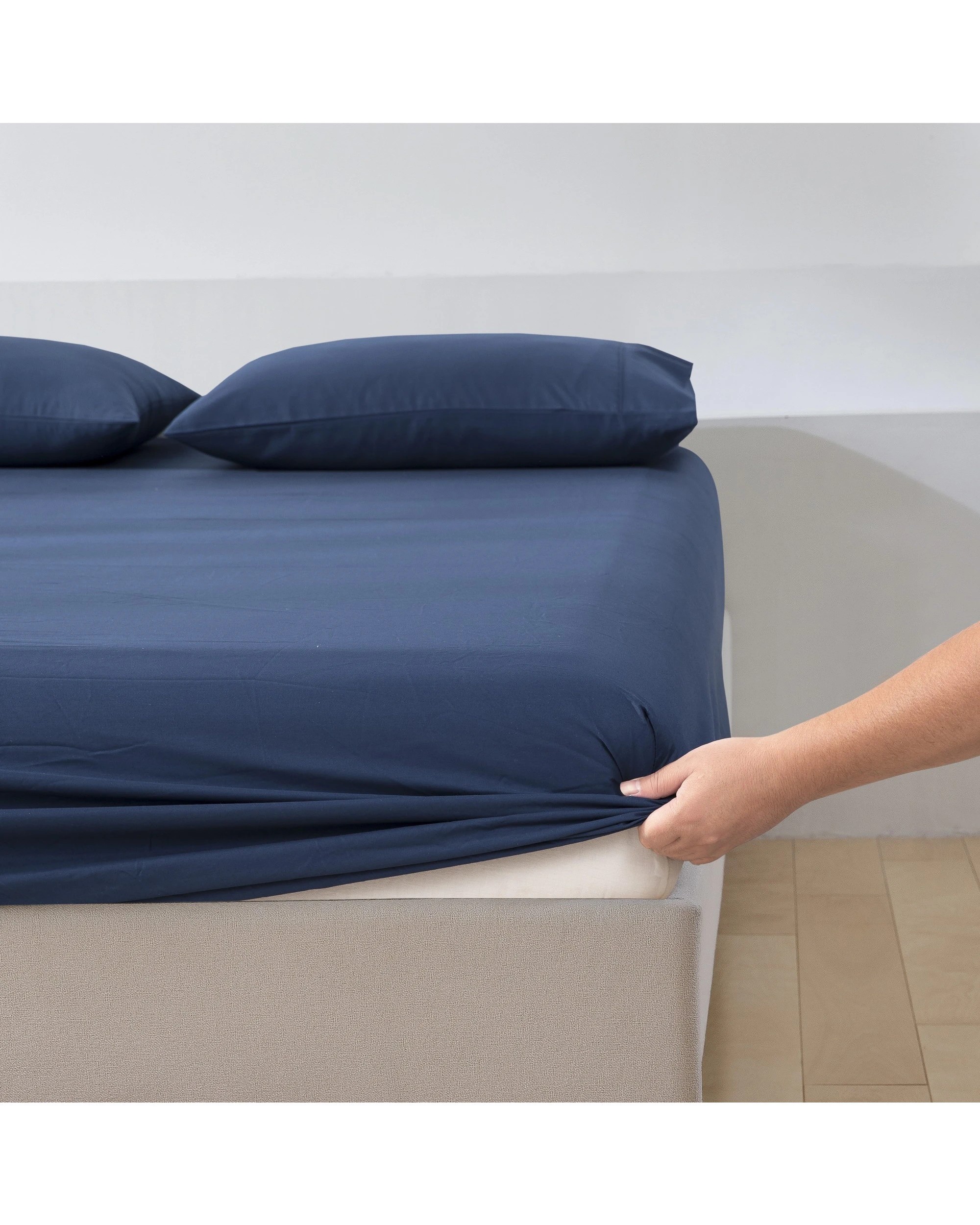 4 ESSN 500TC Cotton Sateen Fitted Sheet Set - King Bed - Navy, 4 of 10