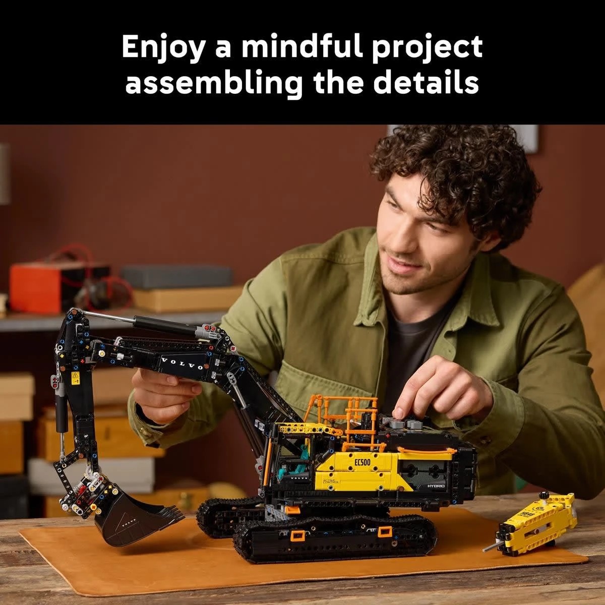 4 LEGO Technic Volvo EC500 Hybrid Excavator 42215, 4 of 10