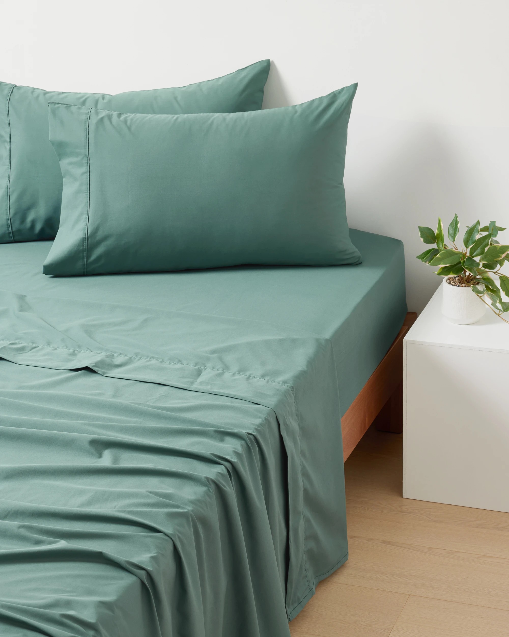 1 250 Thread Count Cotton Rich Fitted Sheet - Double Bed, Teal, 1 of 5