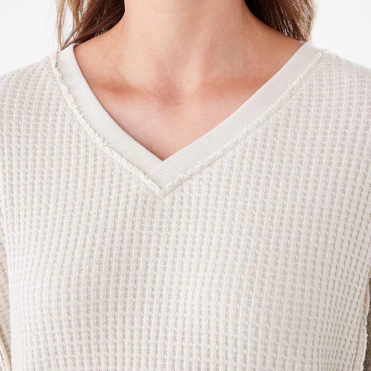 5 Long Sleeve Waffle V-Neck Top Nat Beige, 5 of 6