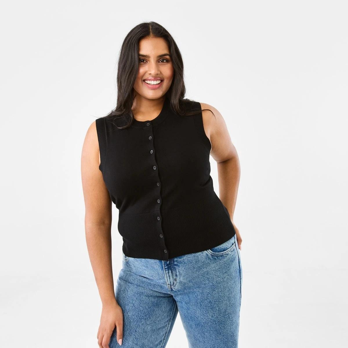 3 Sleeveless Fitted Vest Black, 3 of 10