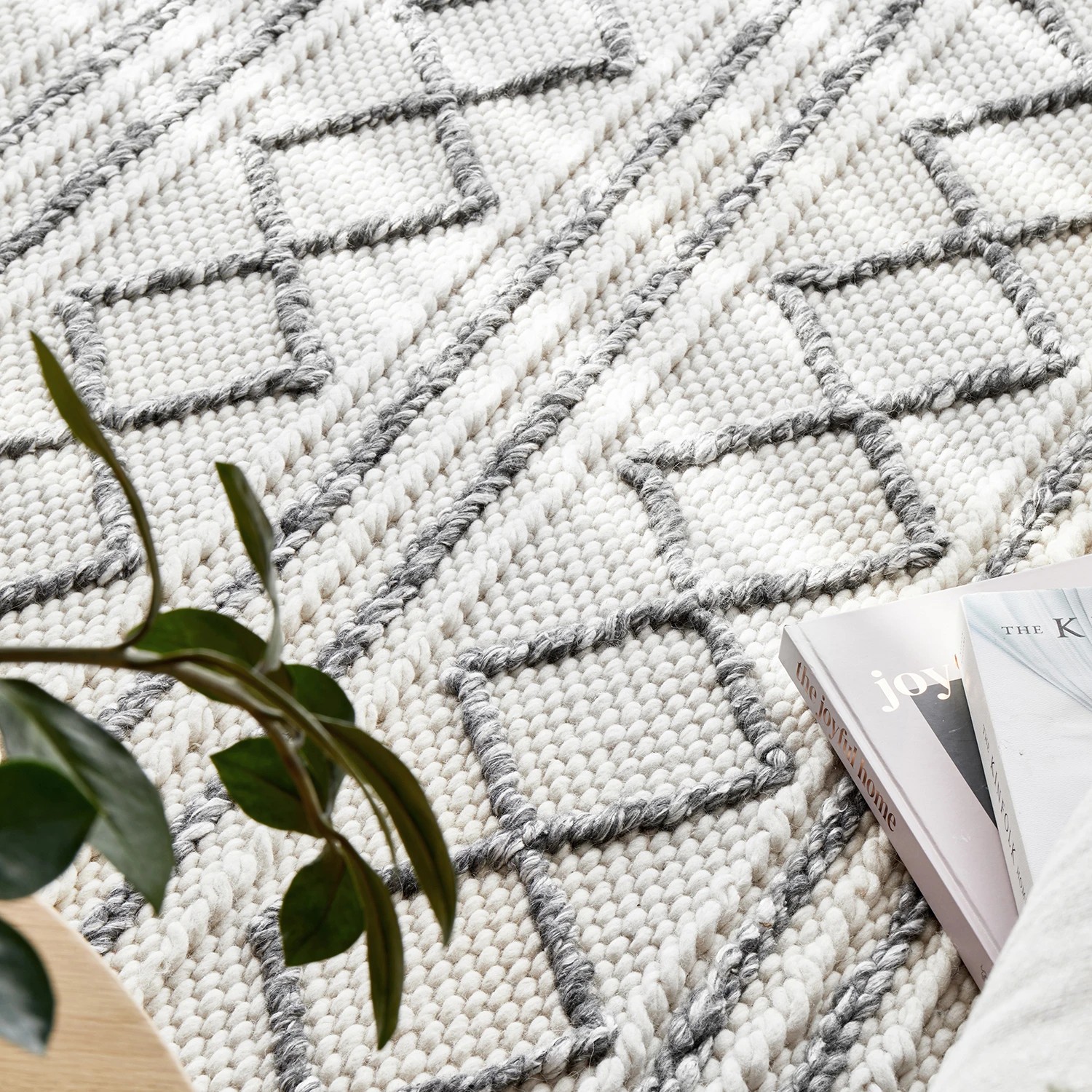 3 Common Ground Rugs Alcove 326 280x190cm - Large Handwoven Wool Floor Rug - White, 3 of 7