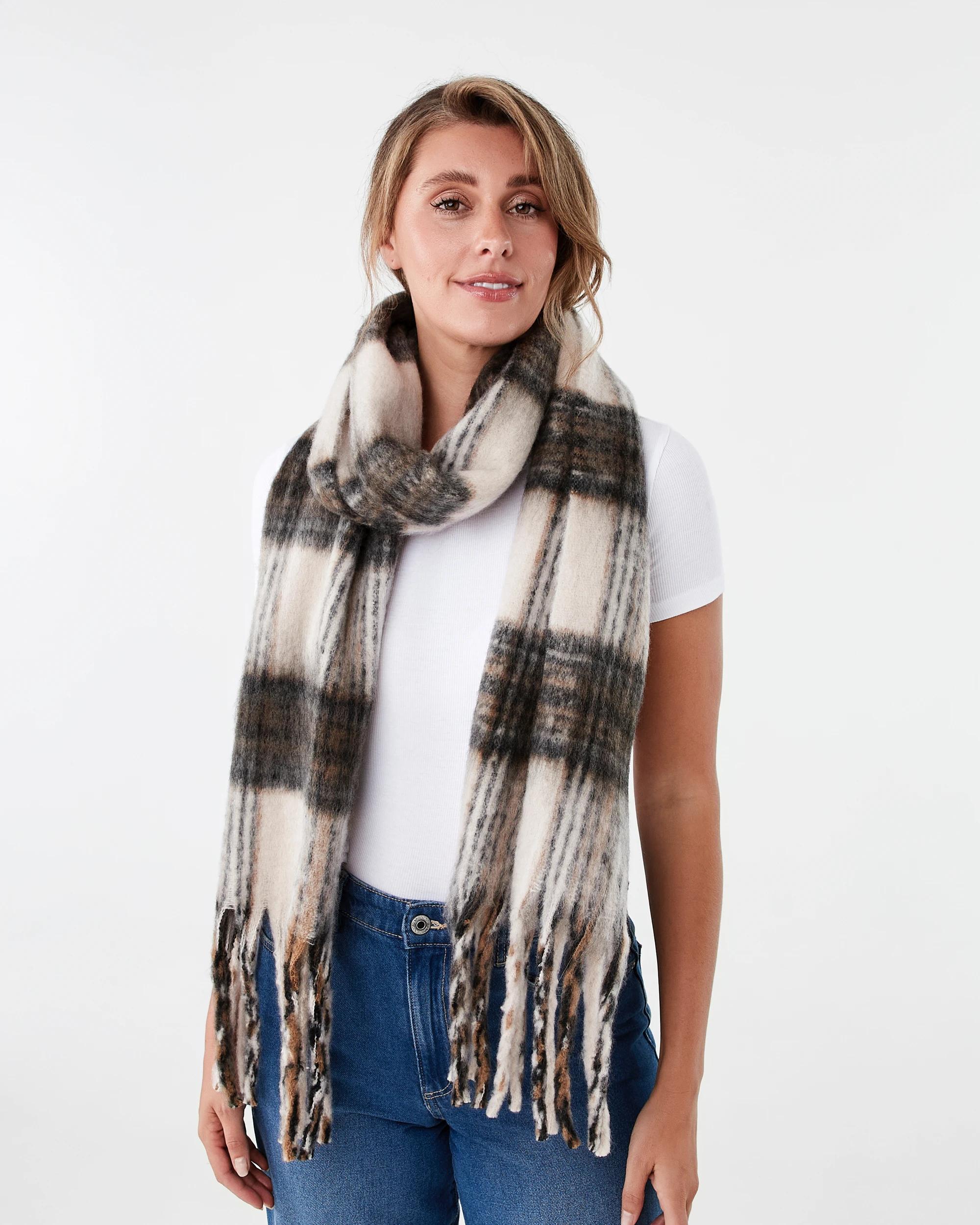 3 Printed Fluffy Scarf Brwn Plaid, 3 of 3