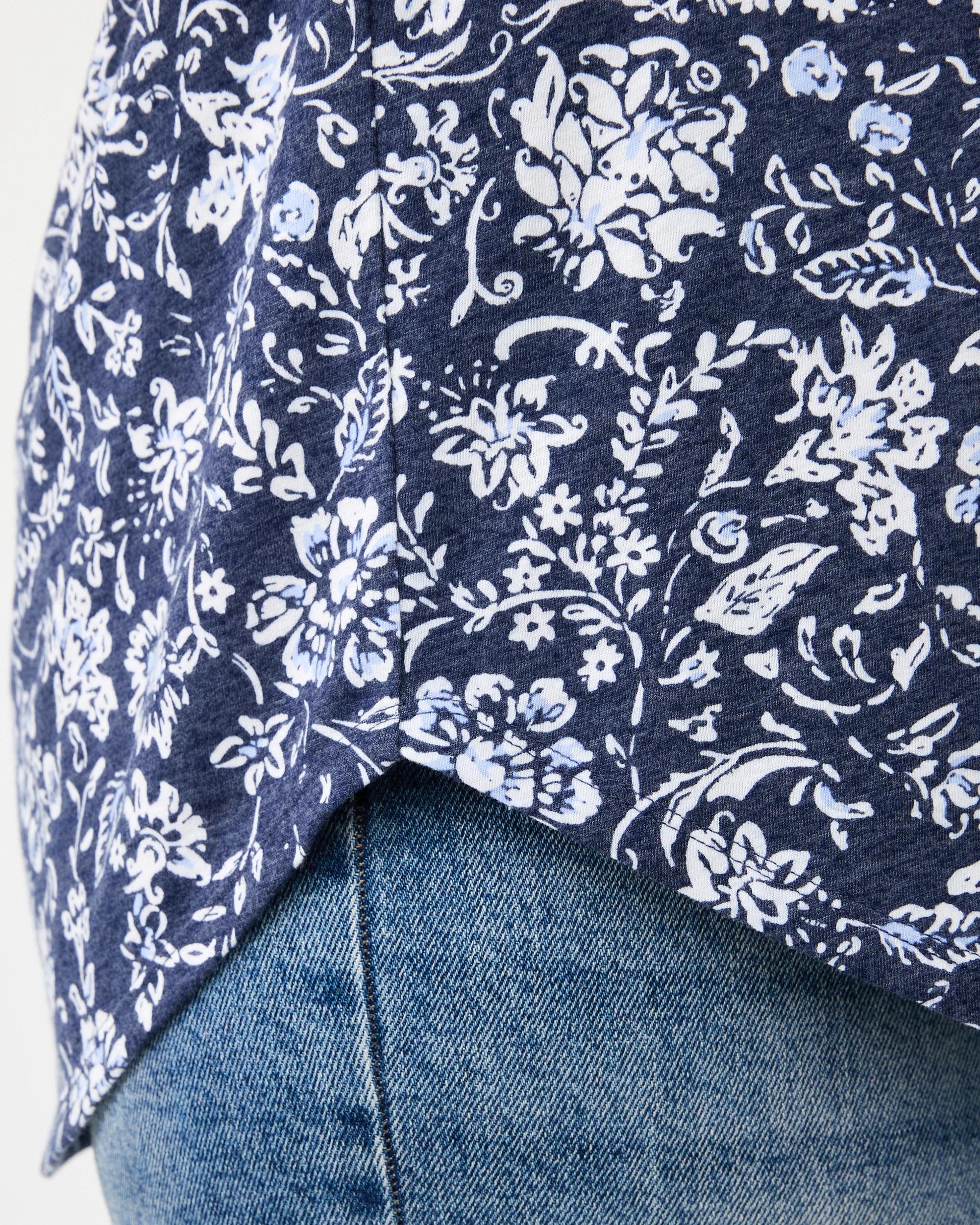 6 Curve Short Sleeve Print V-neck T-shirt Nav Chintz, 6 of 6