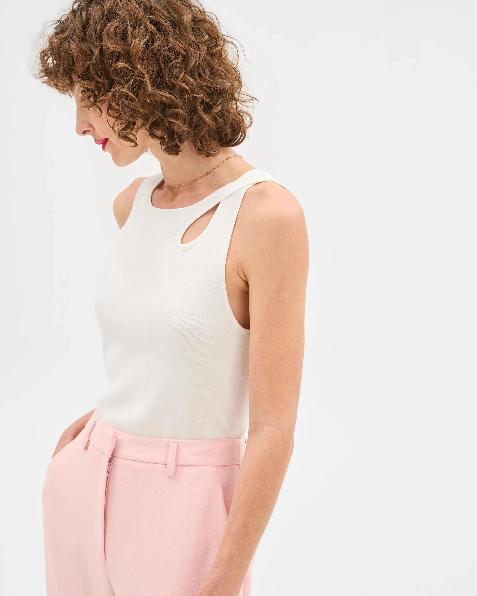 4 Sleeveless Crepe Knit Tank Top - Preview CLOUD DANCER, 4 of 6