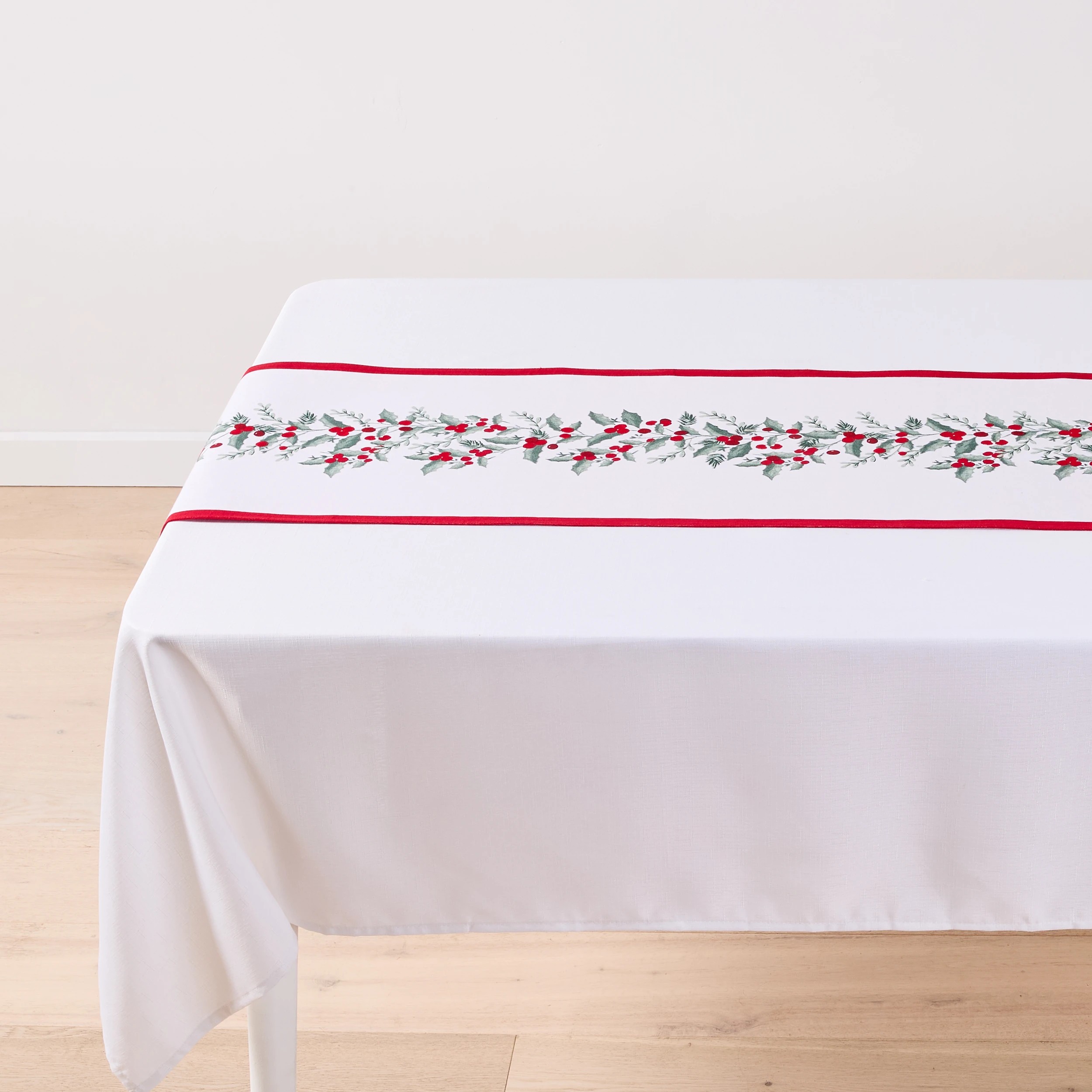 5 Holly Table Runner, 5 of 8