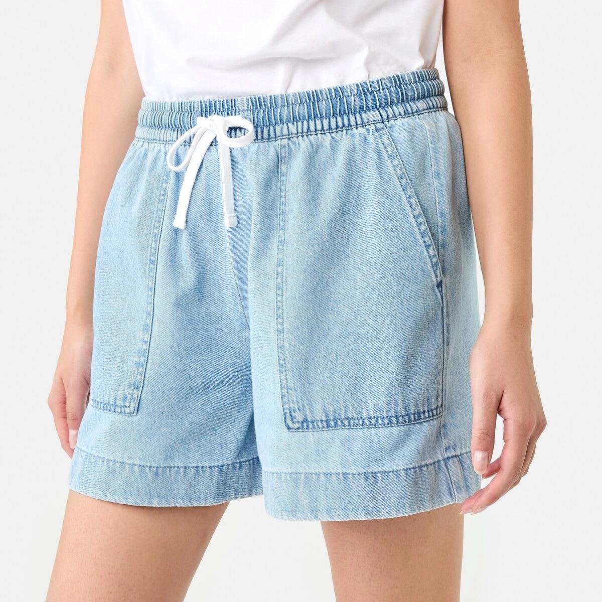 3 Patch Pocket Denim Shorts LIGHT DENIM WASH, 3 of 8