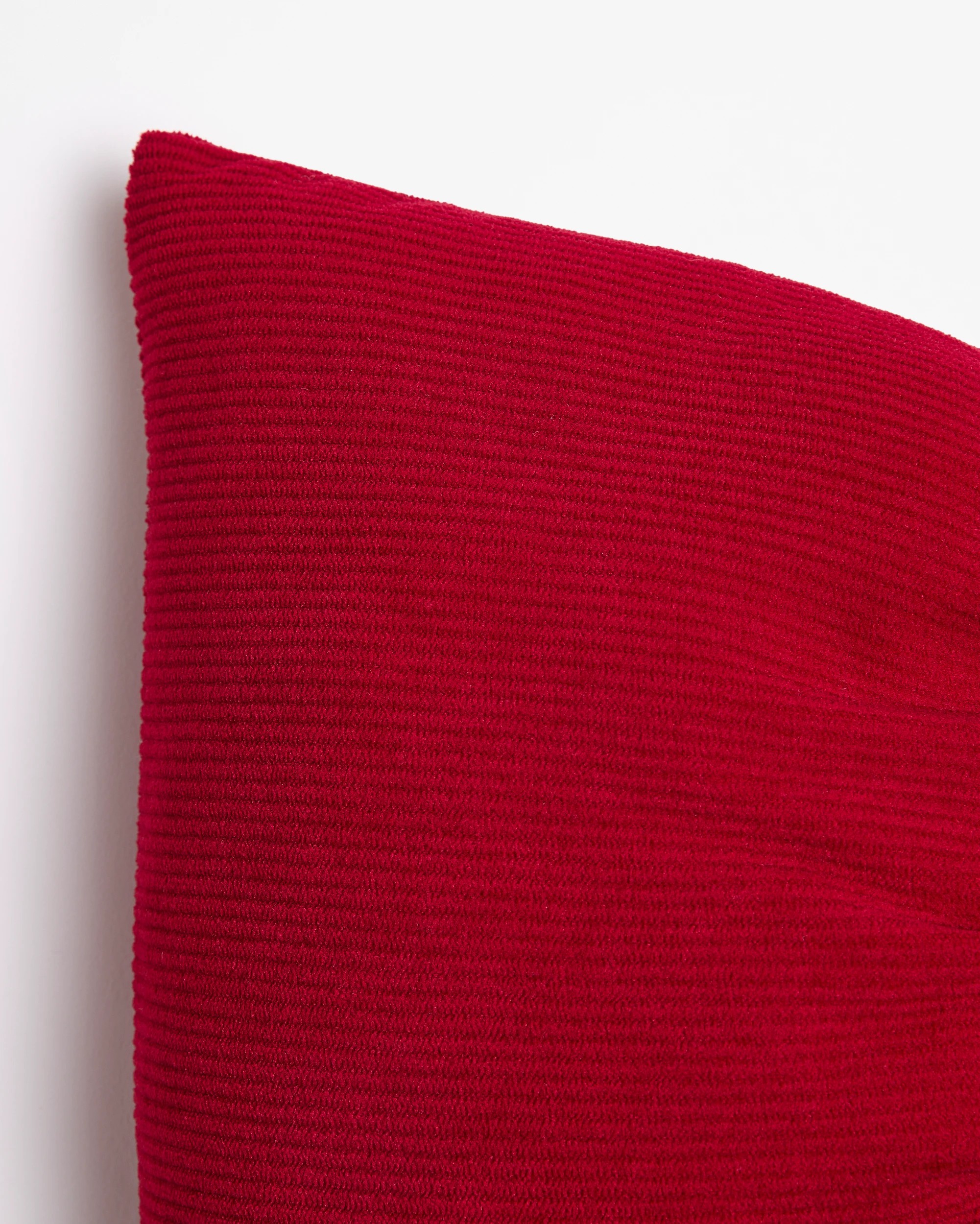 2 Target Bow Cushion - Red, 2 of 3