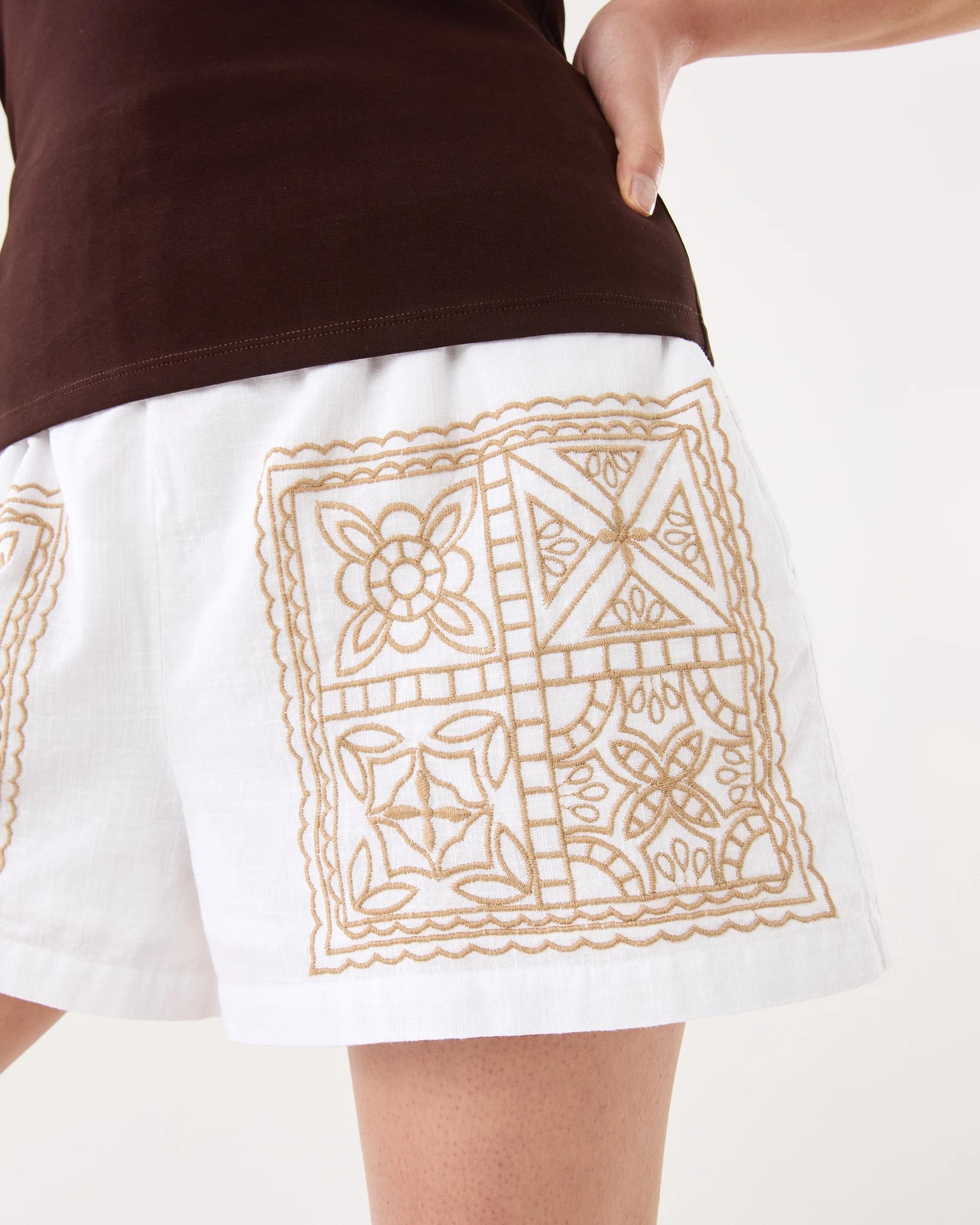 7 Embroidered Shorts White, 7 of 8