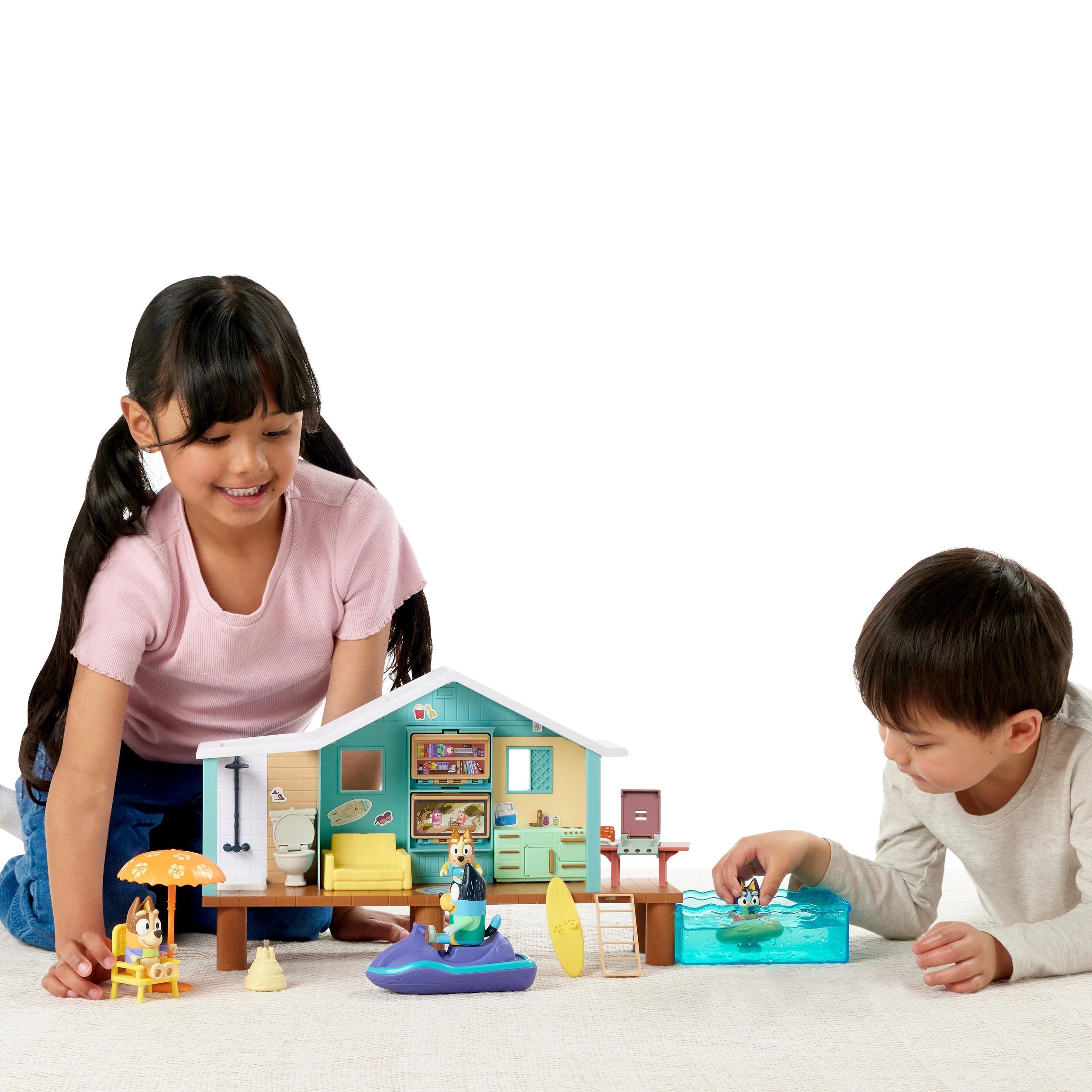 9 15 Piece Bluey Ultimate Beach Cabin Playset, 9 of 9