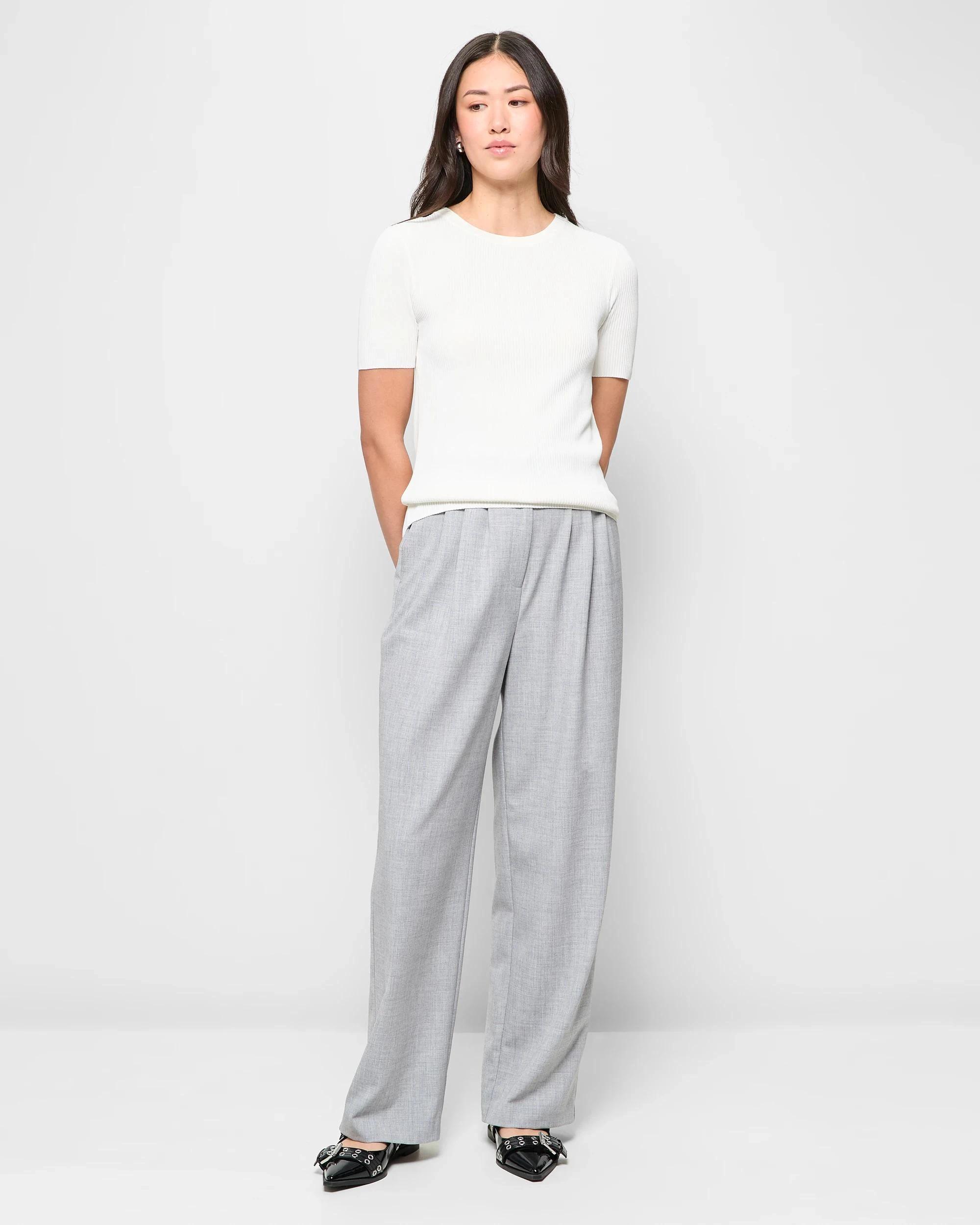 2 Ultimate Knit T-Shirt - Preview CLOUD DANCER, 2 of 5