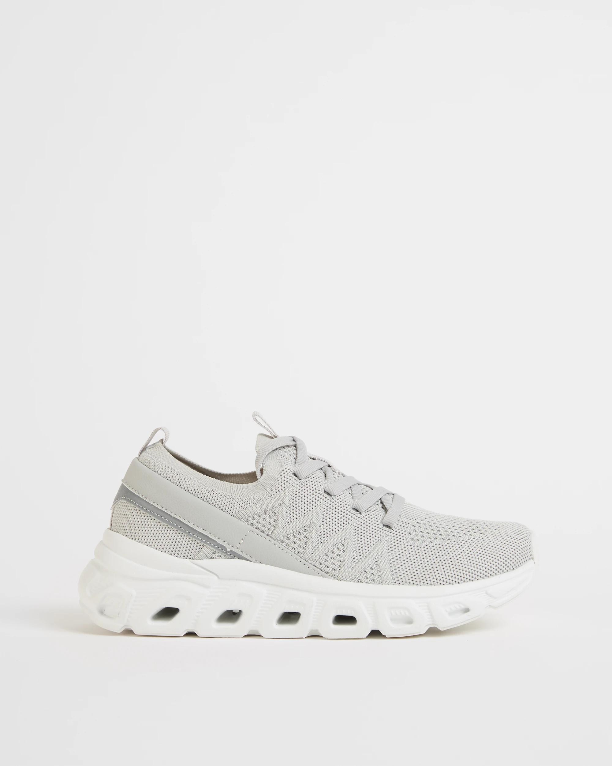1 Target Woman Flynit Runners - Rilley LIGHT GREY, 1 of 3