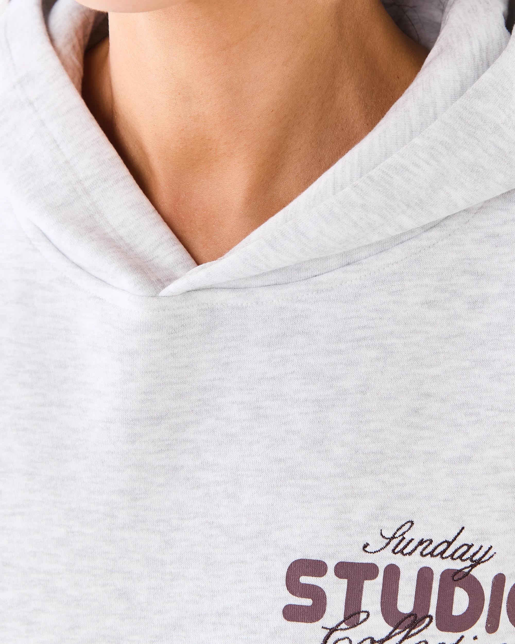 6 Oversized Graphic Hoodie Studio, 6 of 7