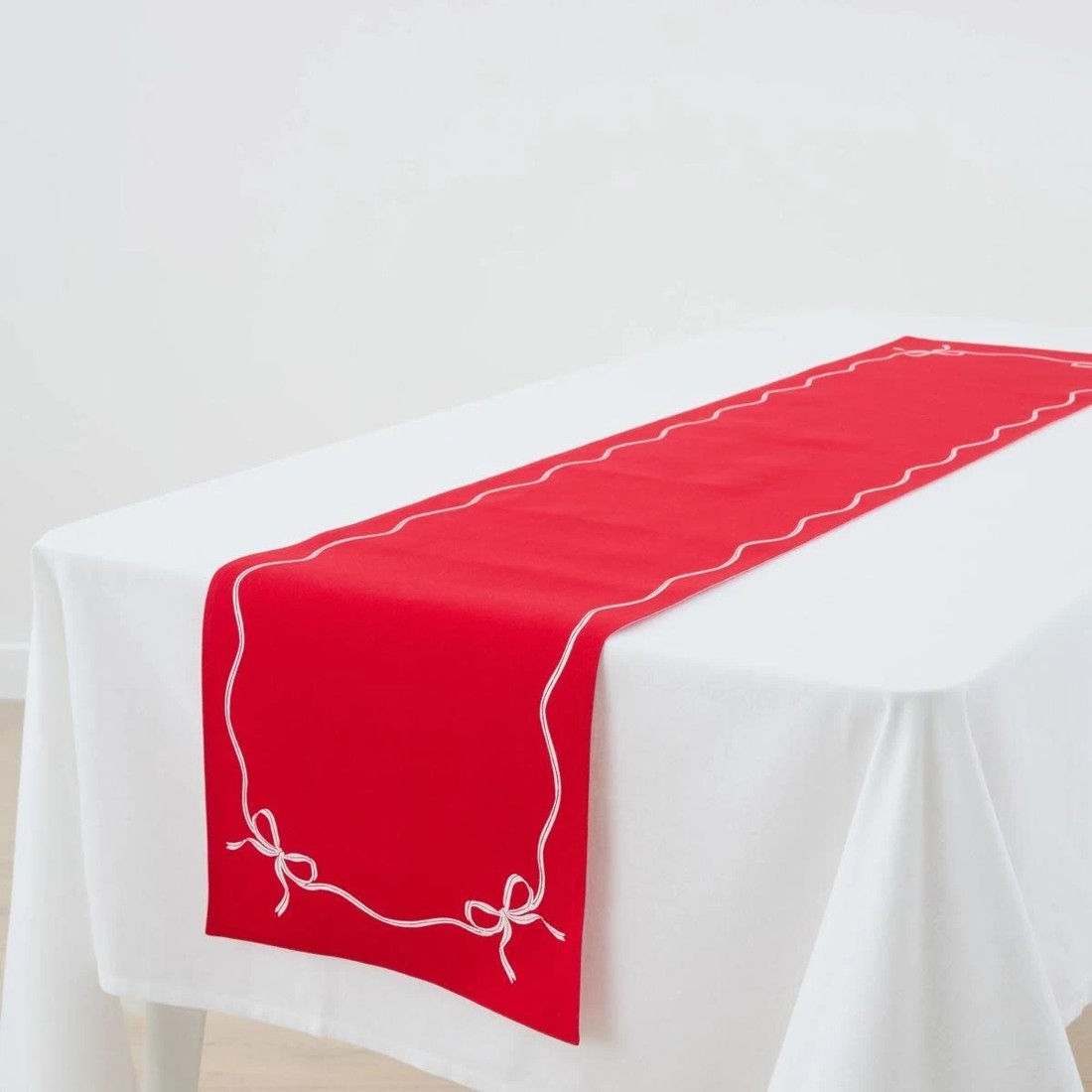 2 Red Bow Table Runner, 2 of 5