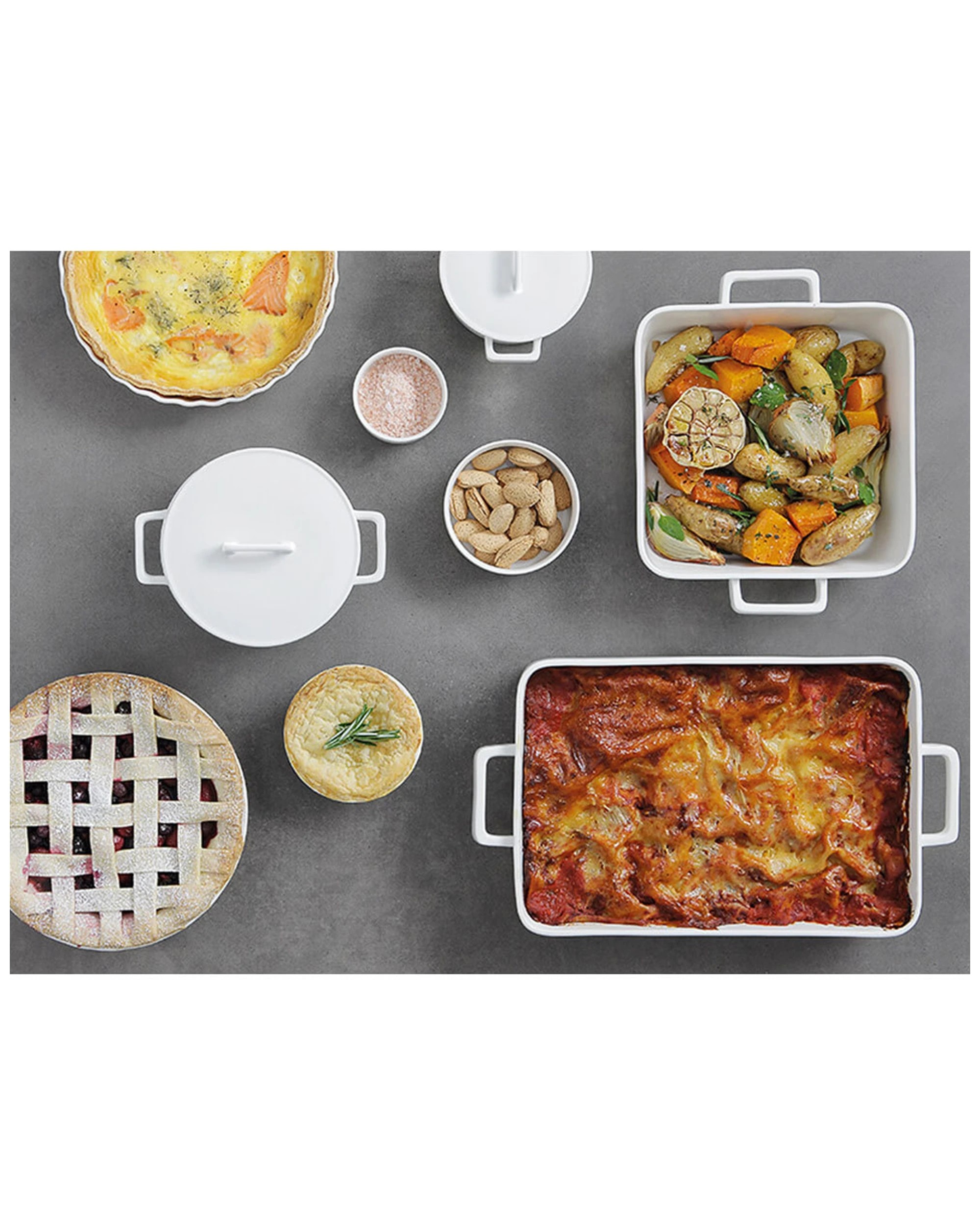 1 Maxwell & Williams Epicurious 2.6l Porcelain Round Casserole Dish Gift Boxed - Black, 1 of 4