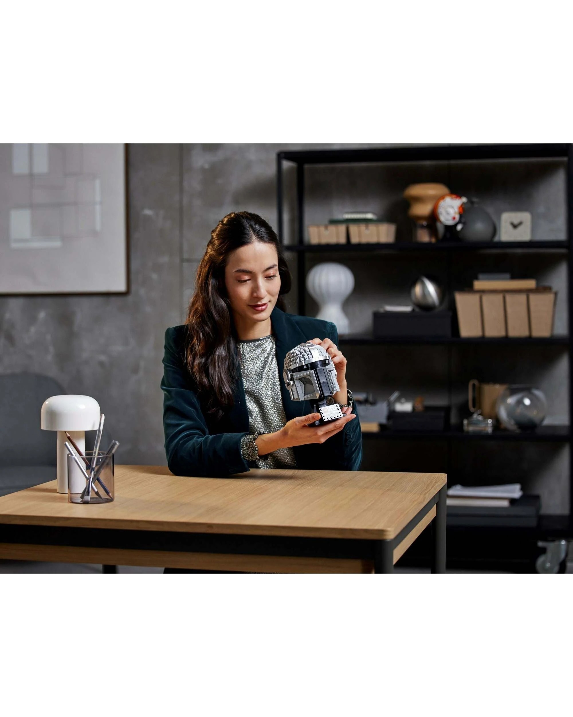 5 LEGO 75328 The Mandalorian Helmet, 5 of 5