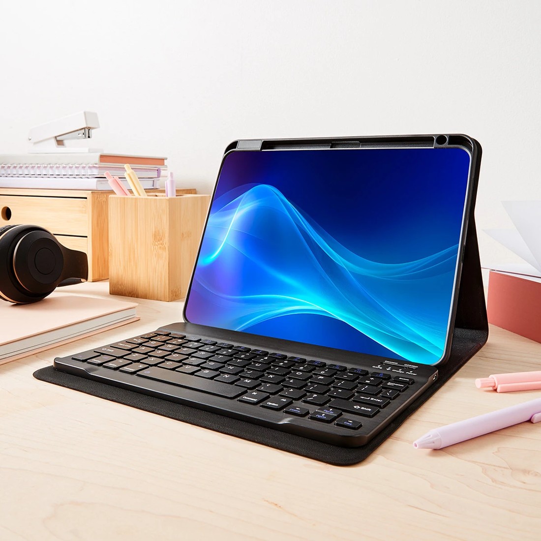 1 iPad 10.9in. Case with Keyboard - Black, 1 of 10