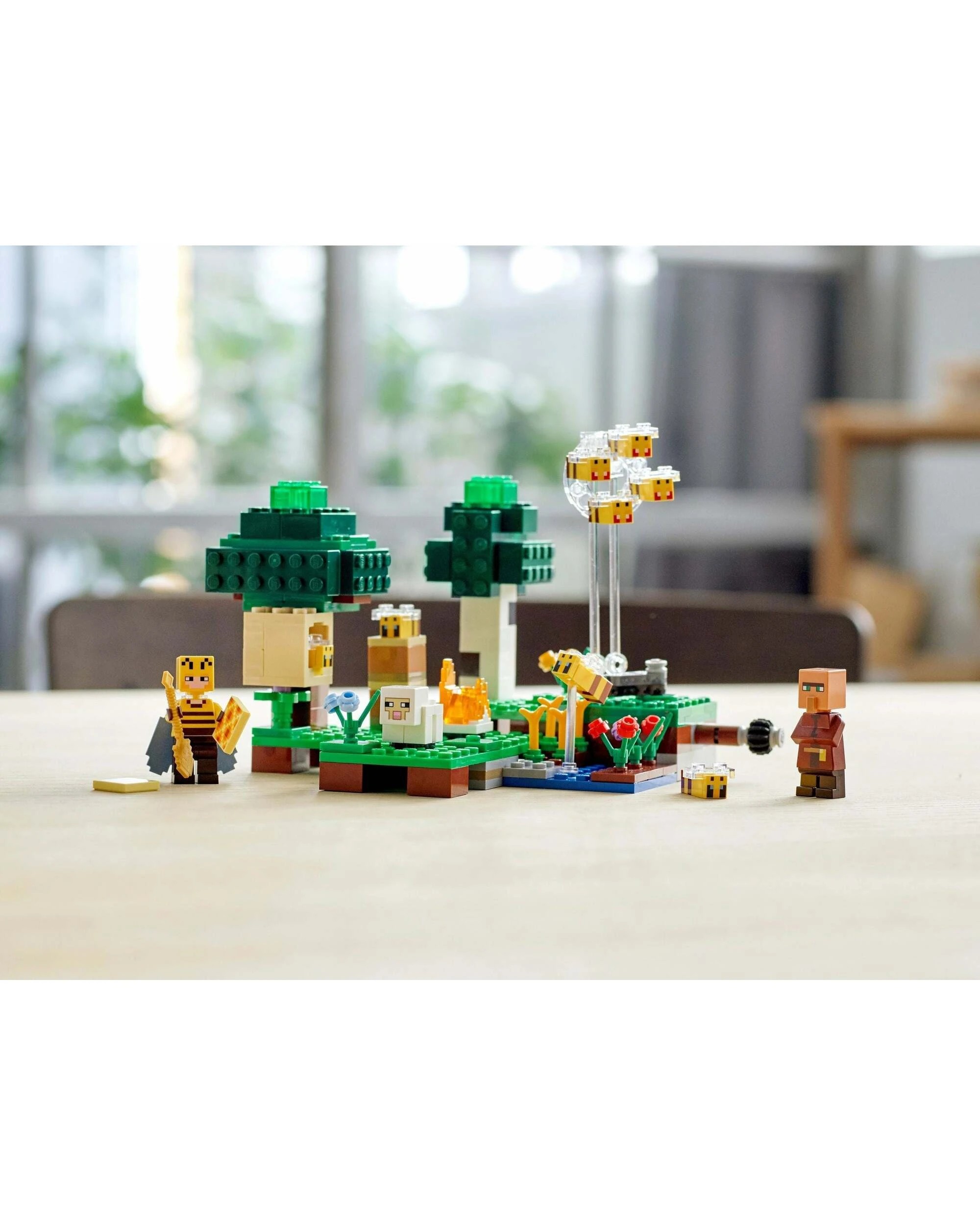 3 LEGO 21165 Minecraft The Bee Farm, 3 of 5