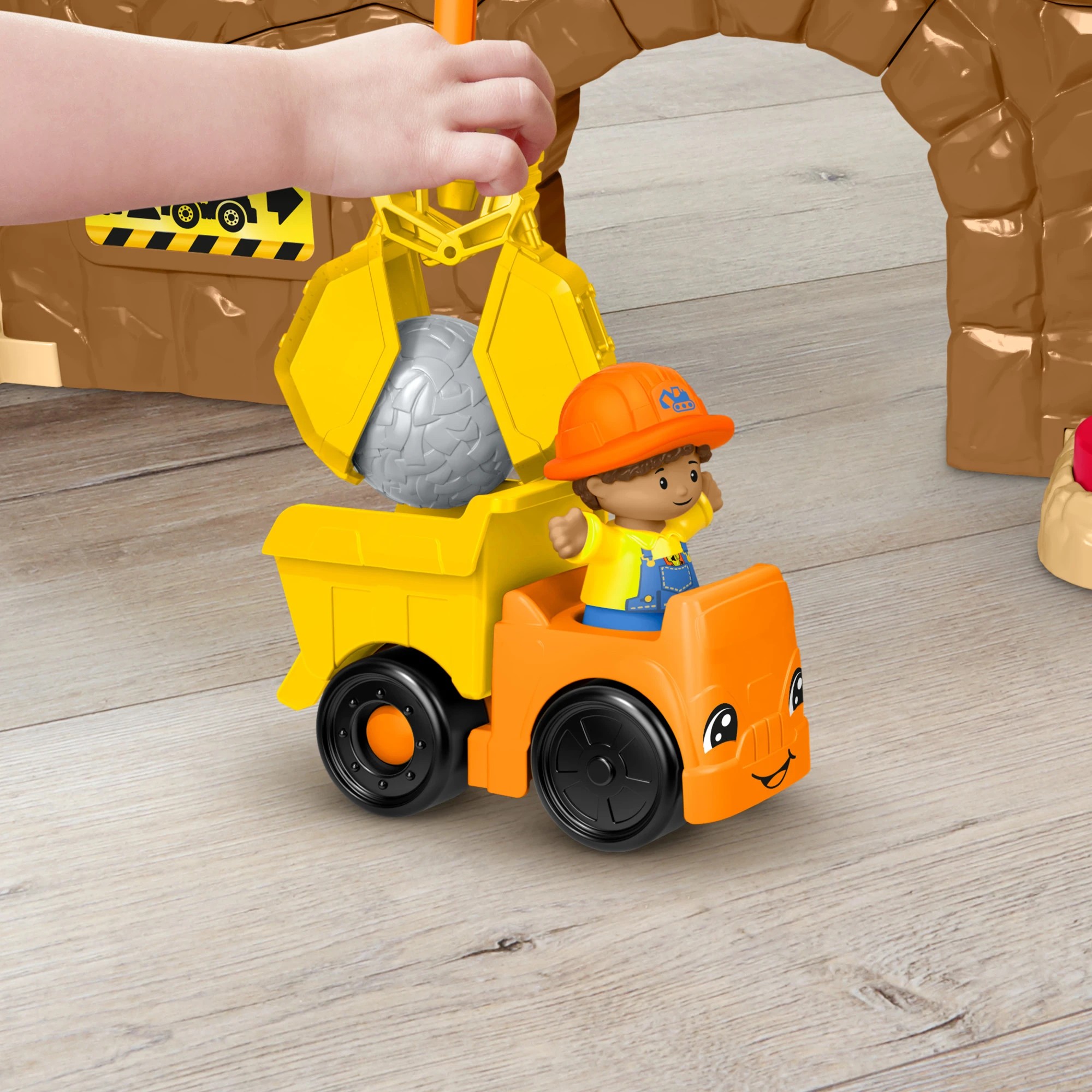 5 Fisher-Price Little People Work Together Construction Site Toddler Playset, 5 of 6
