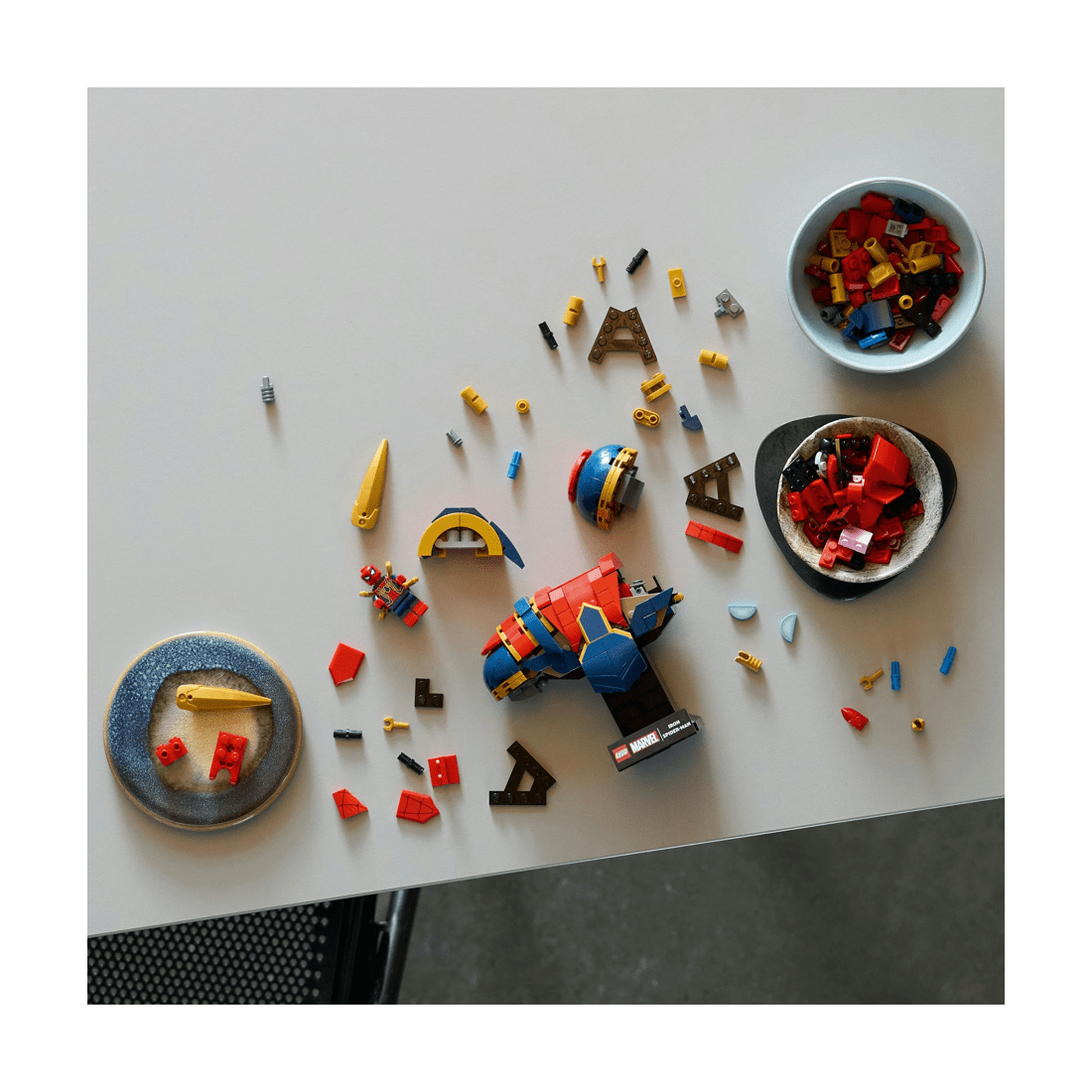 8 LEGO Super Heroes Iron Spider-Man Bust 76326, 8 of 10