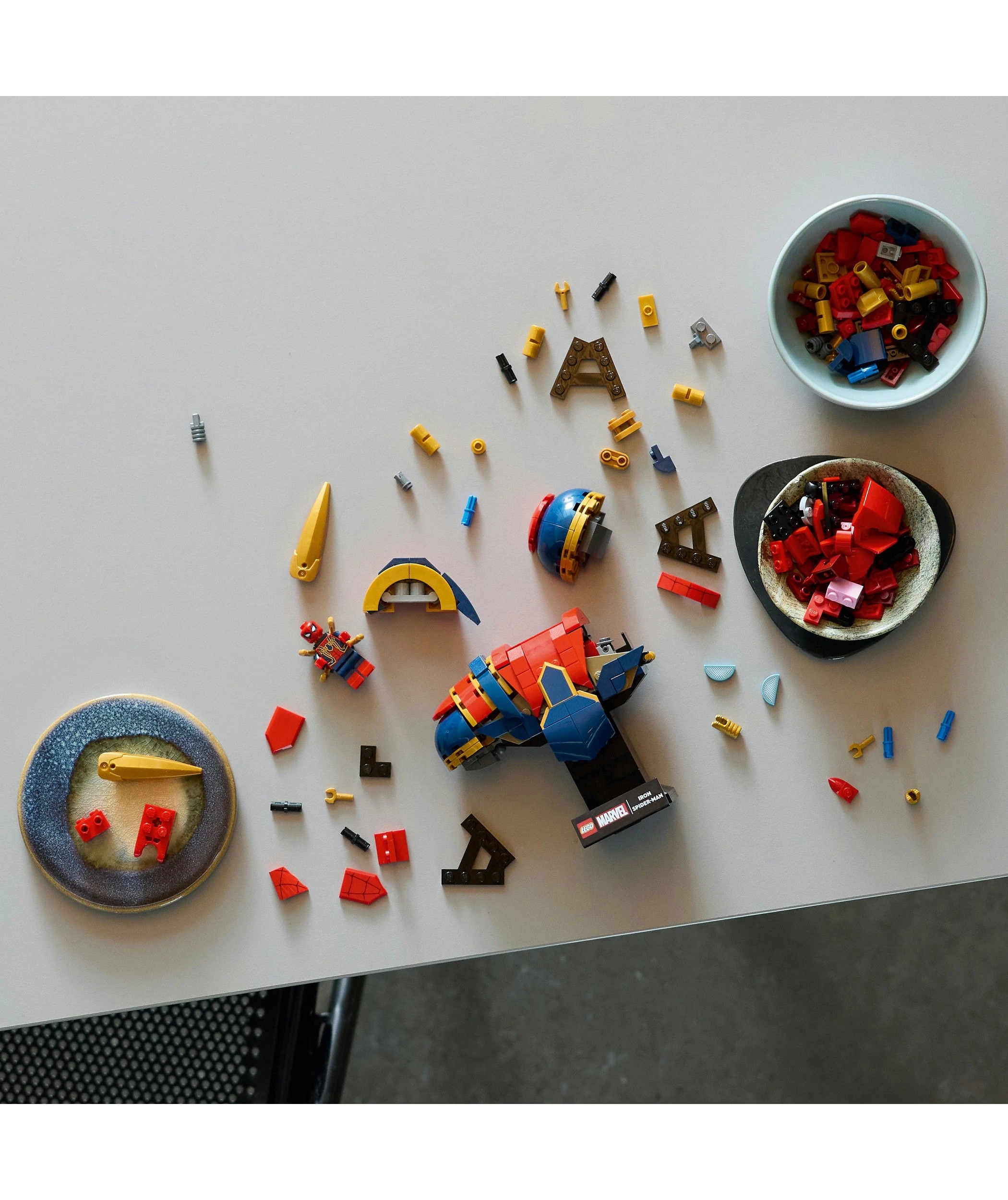 8 LEGO Super Heroes Iron Spider-Man Bust 76326, 8 of 10