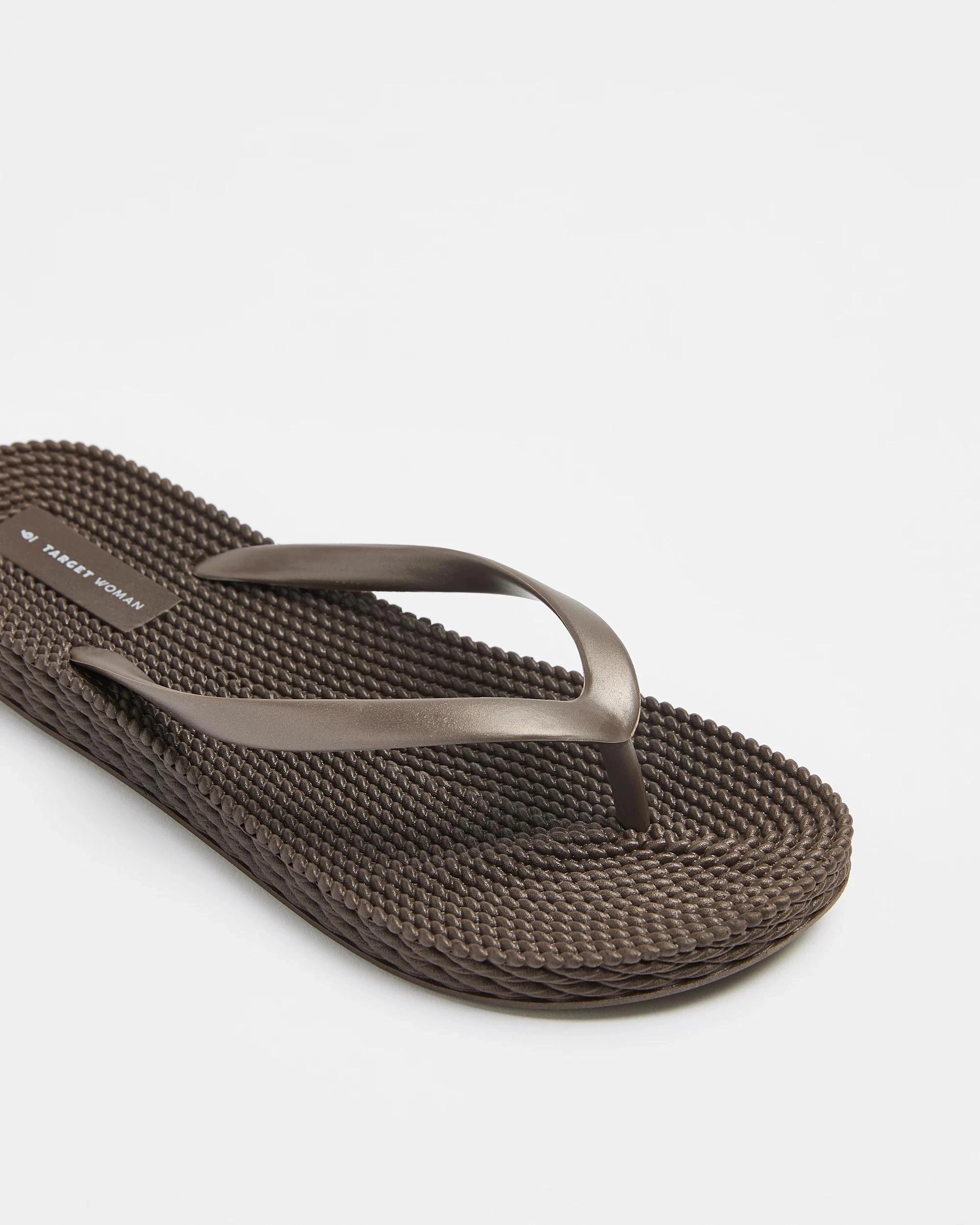 2 Target Woman Womens Textured Metallic Thongs CHOCOLATE, 2 of 3