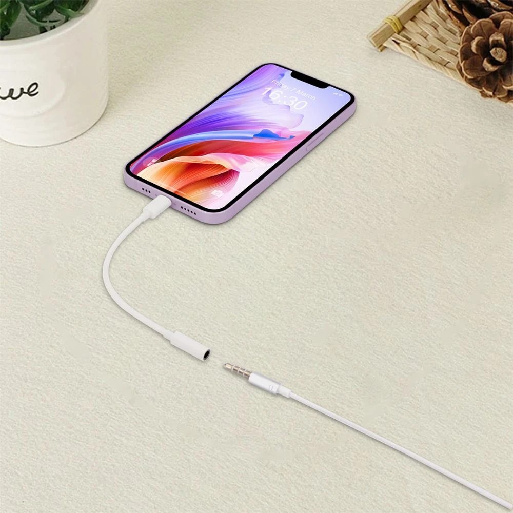 3 Keji Lightning to 3.5mm Adapter White, 3 of 4