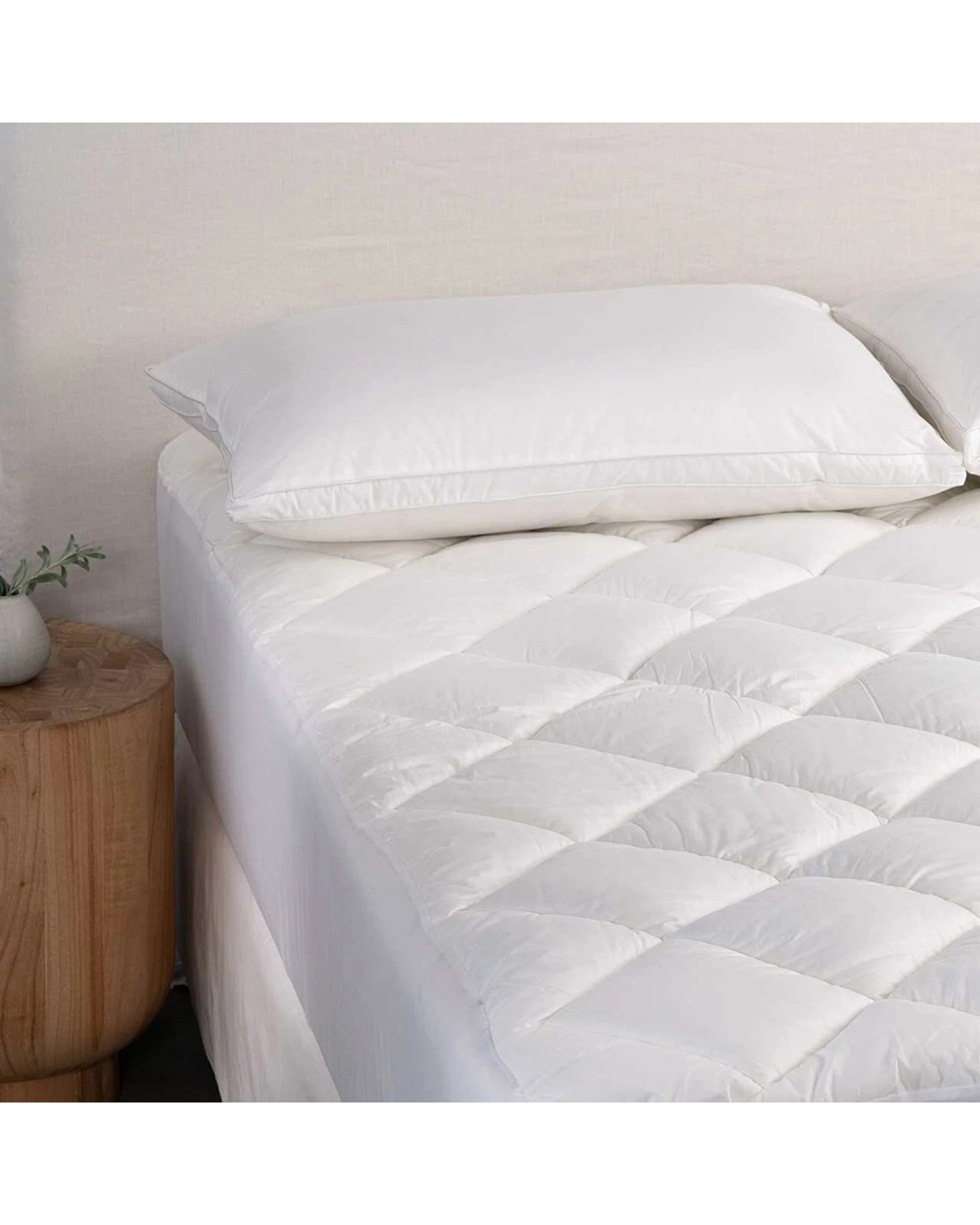3 Canningvale Luxury Microfibre Mattress Topper - King Size - White, 3 of 3