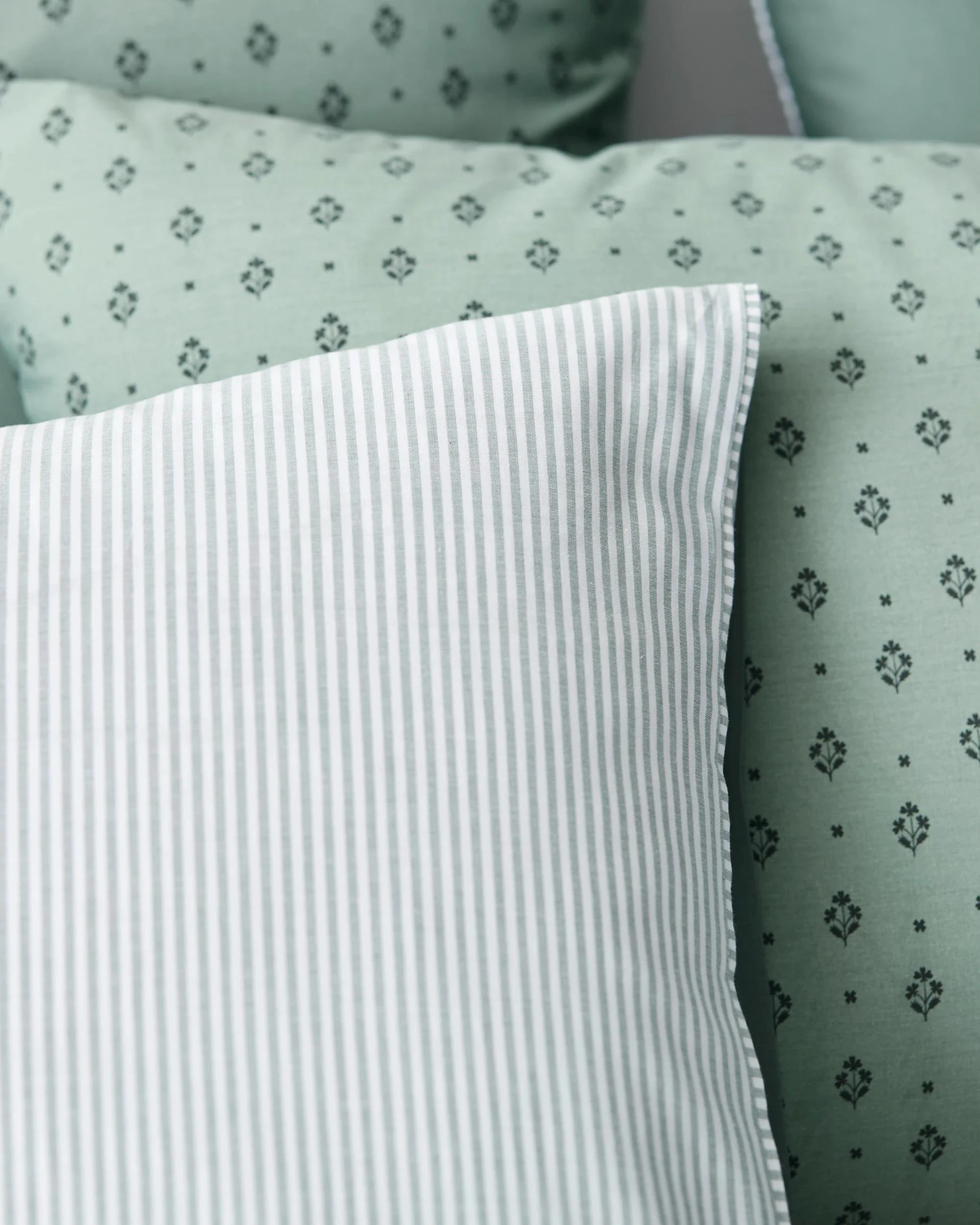 8 Target Hampton Comforter Set - King Bed - Green, 8 of 10