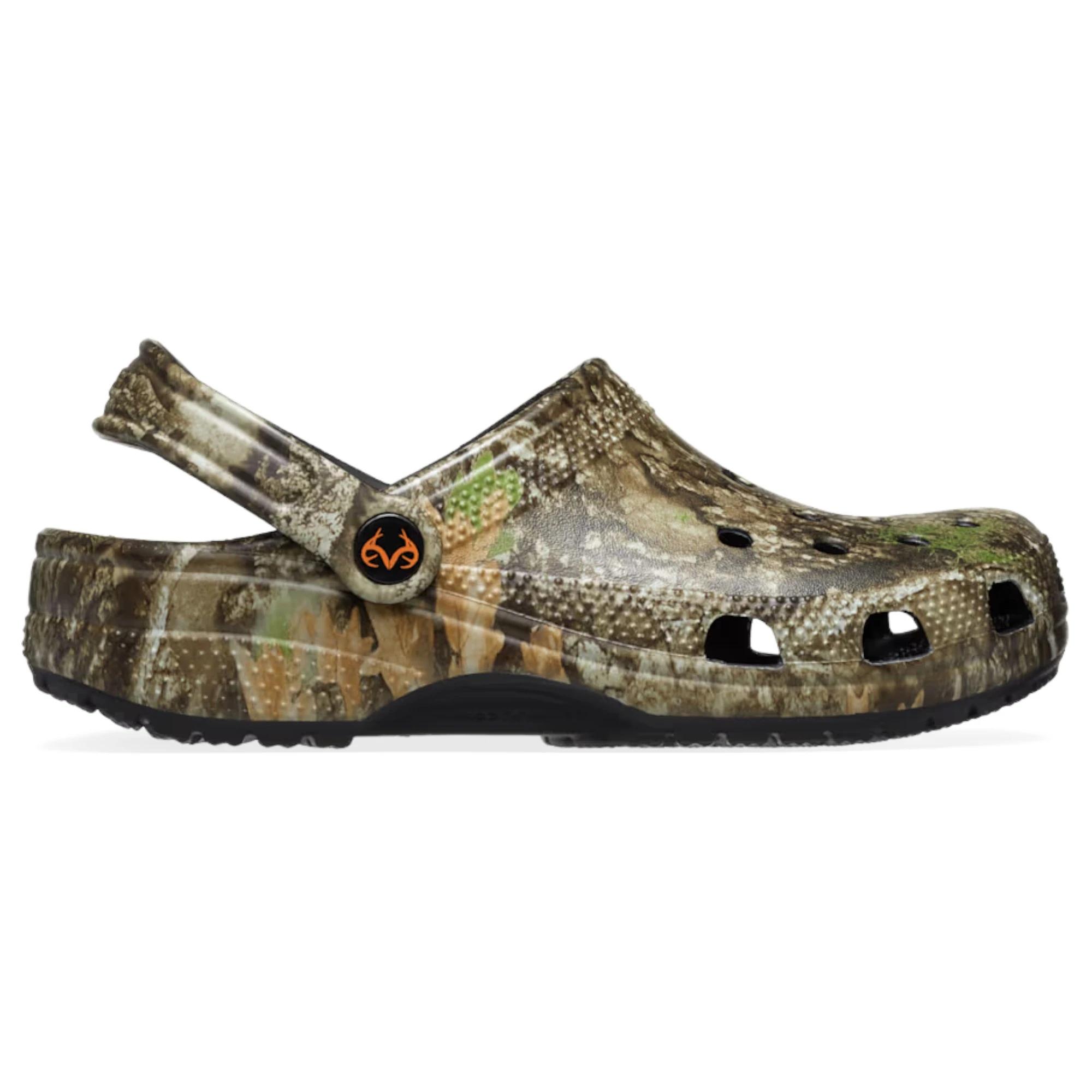 1 Crocs Unisex Realtree APX Classic Clog Sandals CAMO, 1 of 6