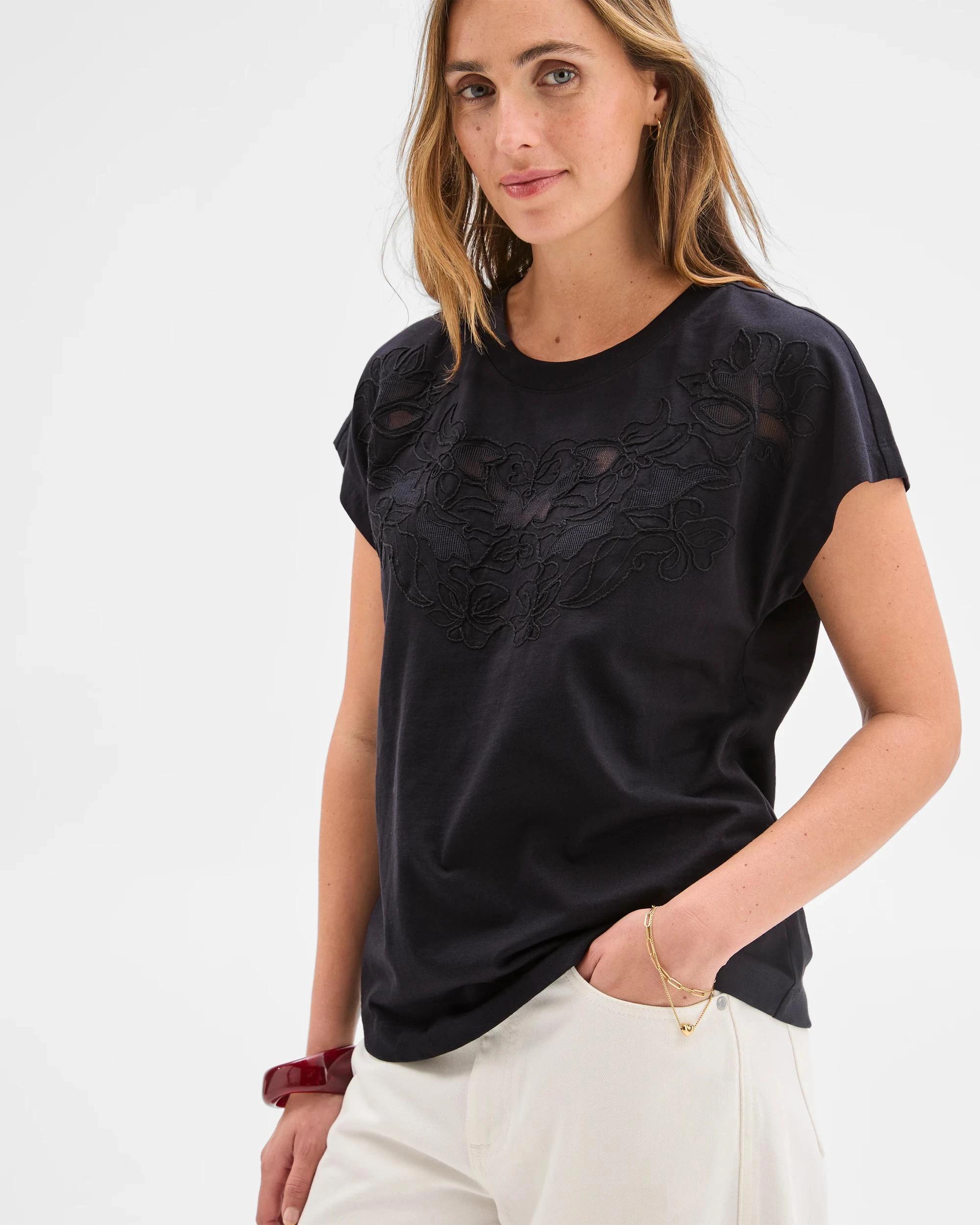 4 Target Australian Cotton Embroidery T-Shirt BLACK, 4 of 5